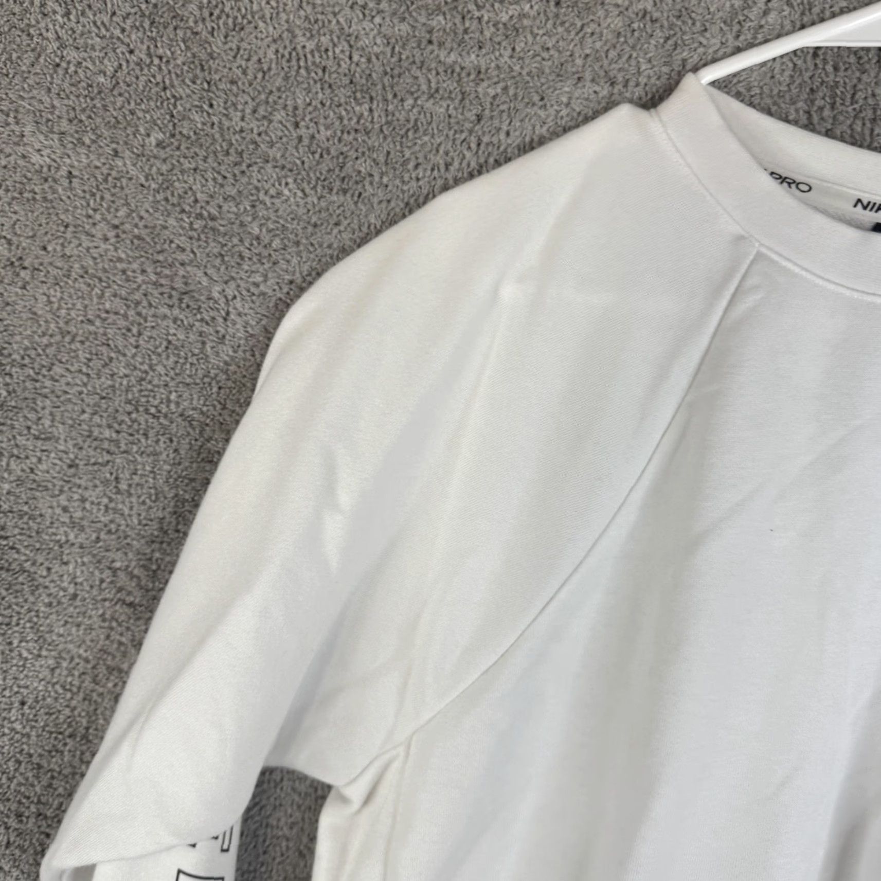 Nike Nike Dri-FIT Sweatshirt Womens Medium White Cropped Crewneck Pullover Logo Stripes Athletic Sports Size M / US 6-8 / IT 42-44 - 5 Thumbnail