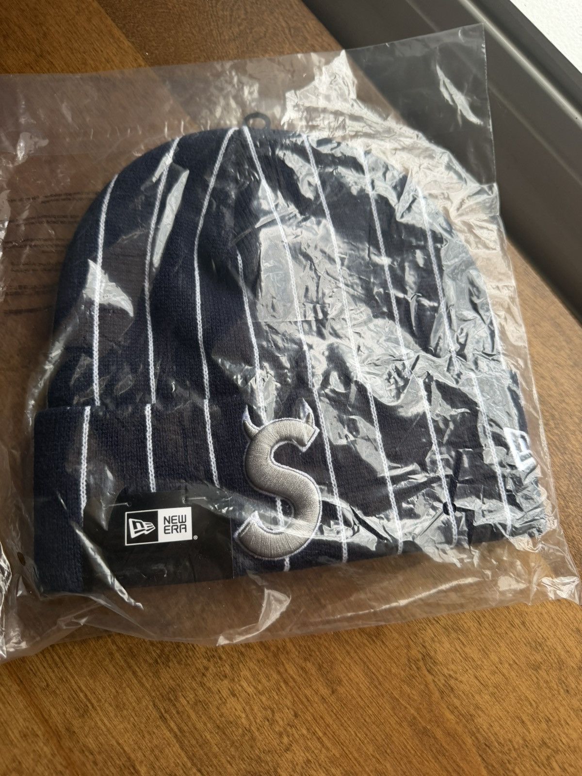 New Era × Supreme Supreme Devil S Logo Beanie Striped SS26 Size ONE SIZE - 3 Thumbnail