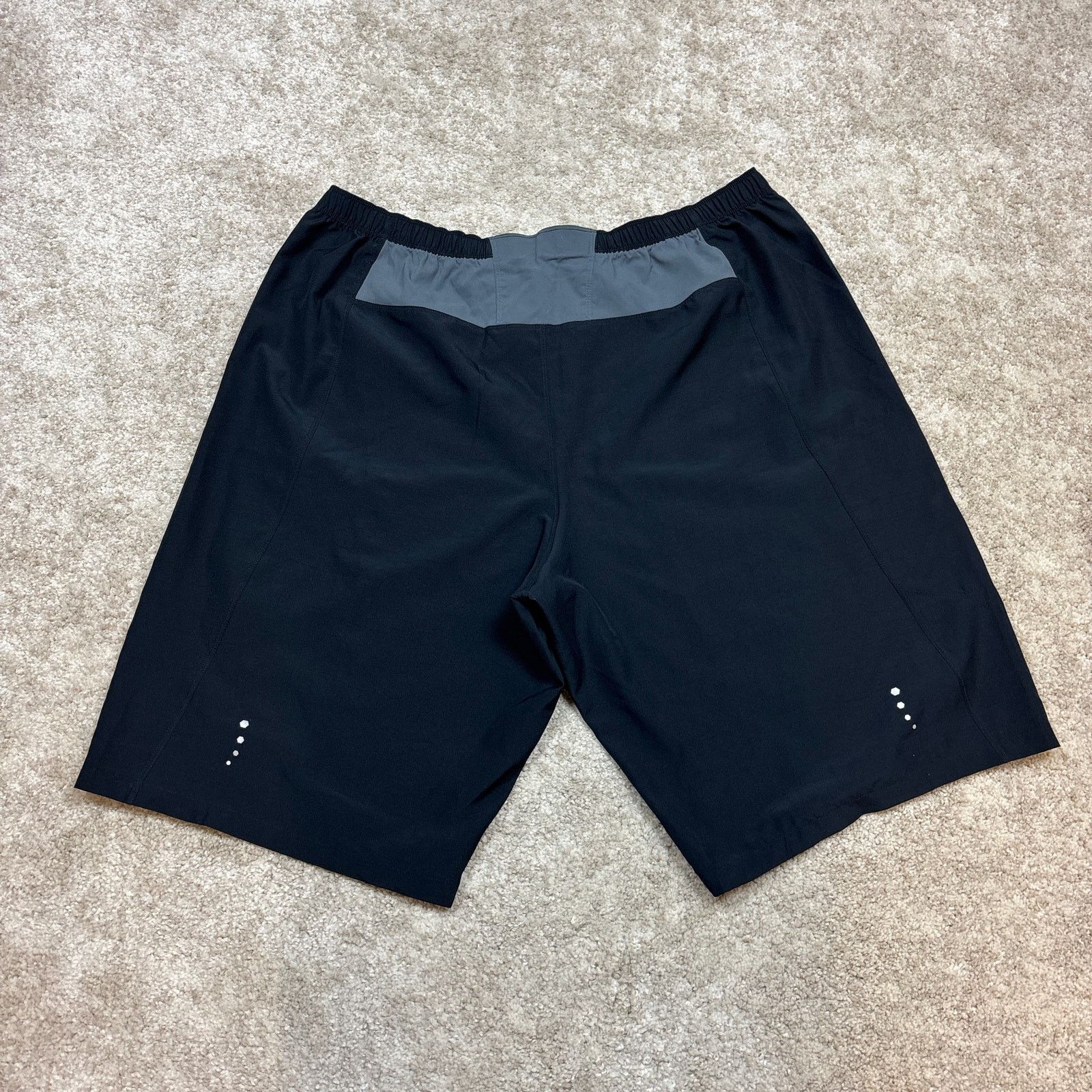 Mountain Hardwear Mountain Hardwear Side Panel 12" Athletic Shorts Men's 2XL Size US 36 / EU 52 - 2 Thumbnail