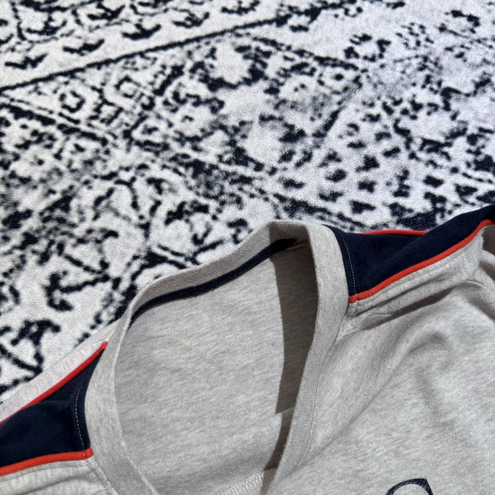 Hugo Boss × Vintage Vintage Hugo Boss Gray Cotton Crewneck Size S Y2K 90s Logo Size US S / EU 44-46 / 1 - 6 Thumbnail