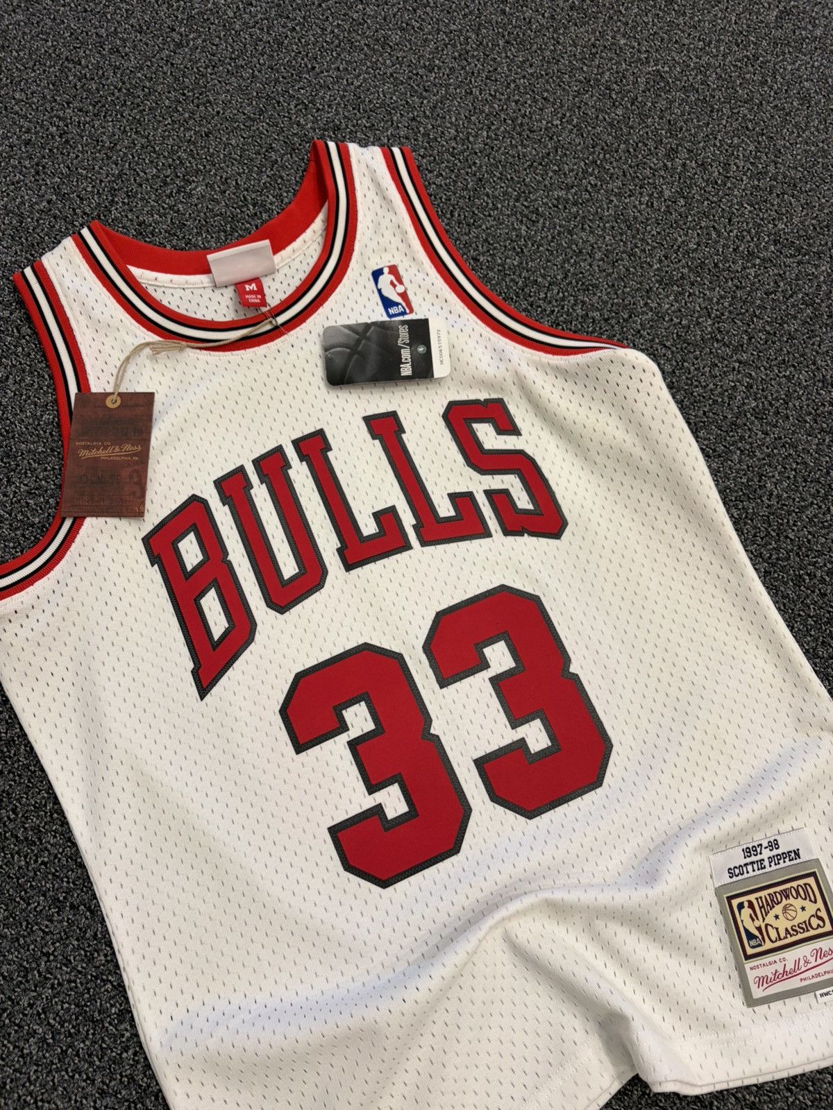 Mitchell & Ness Mitchell & Ness x Hardwood Classics Bulls S. Pippen Jersey Size US M / EU 48-50 / 2 - 3 Thumbnail