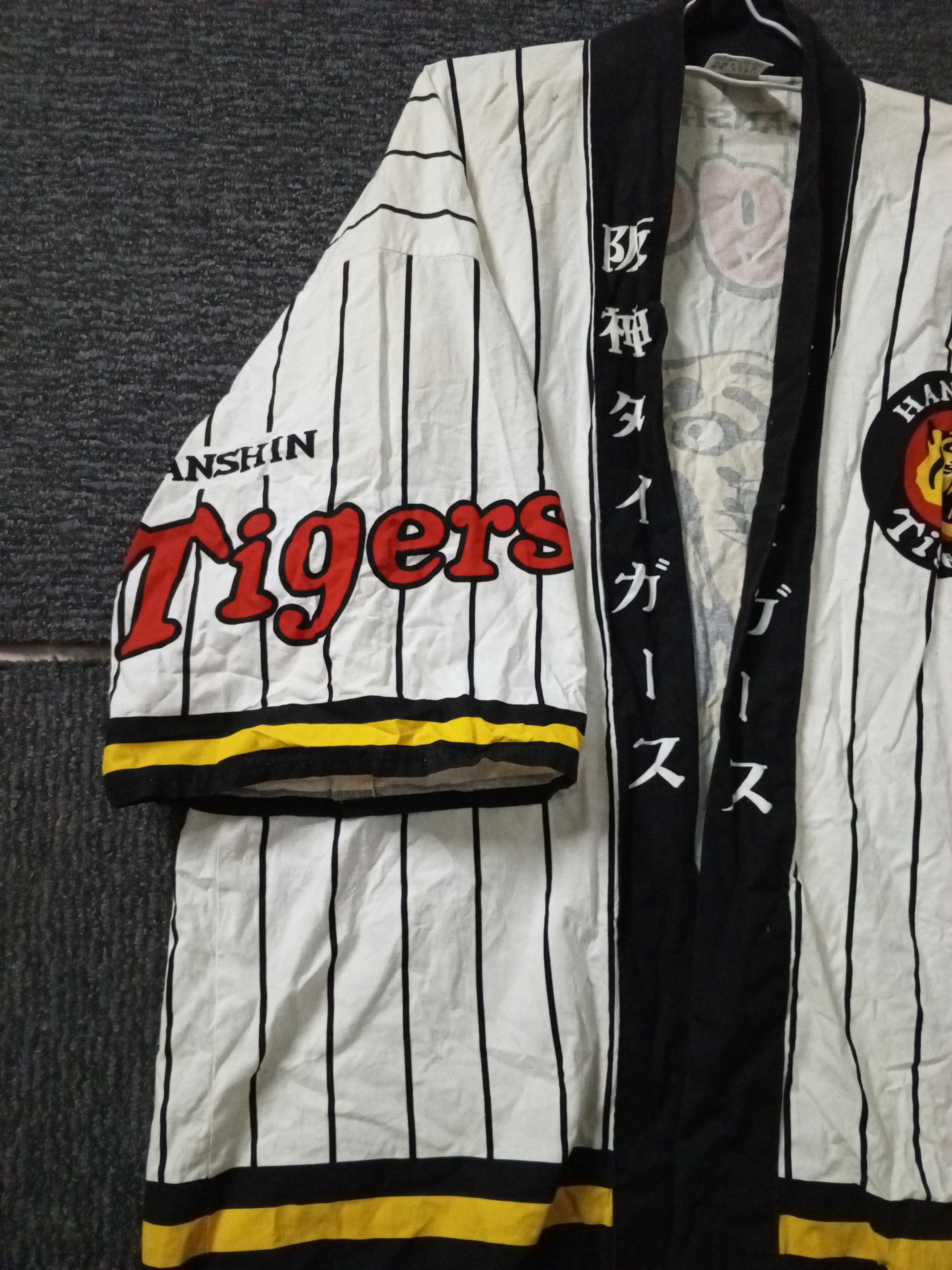 Japanese Brand 💥Hanshin Tigers💥 Baseball Team Kimono Japan Size US XL / EU 56 / 4 - 6 Thumbnail