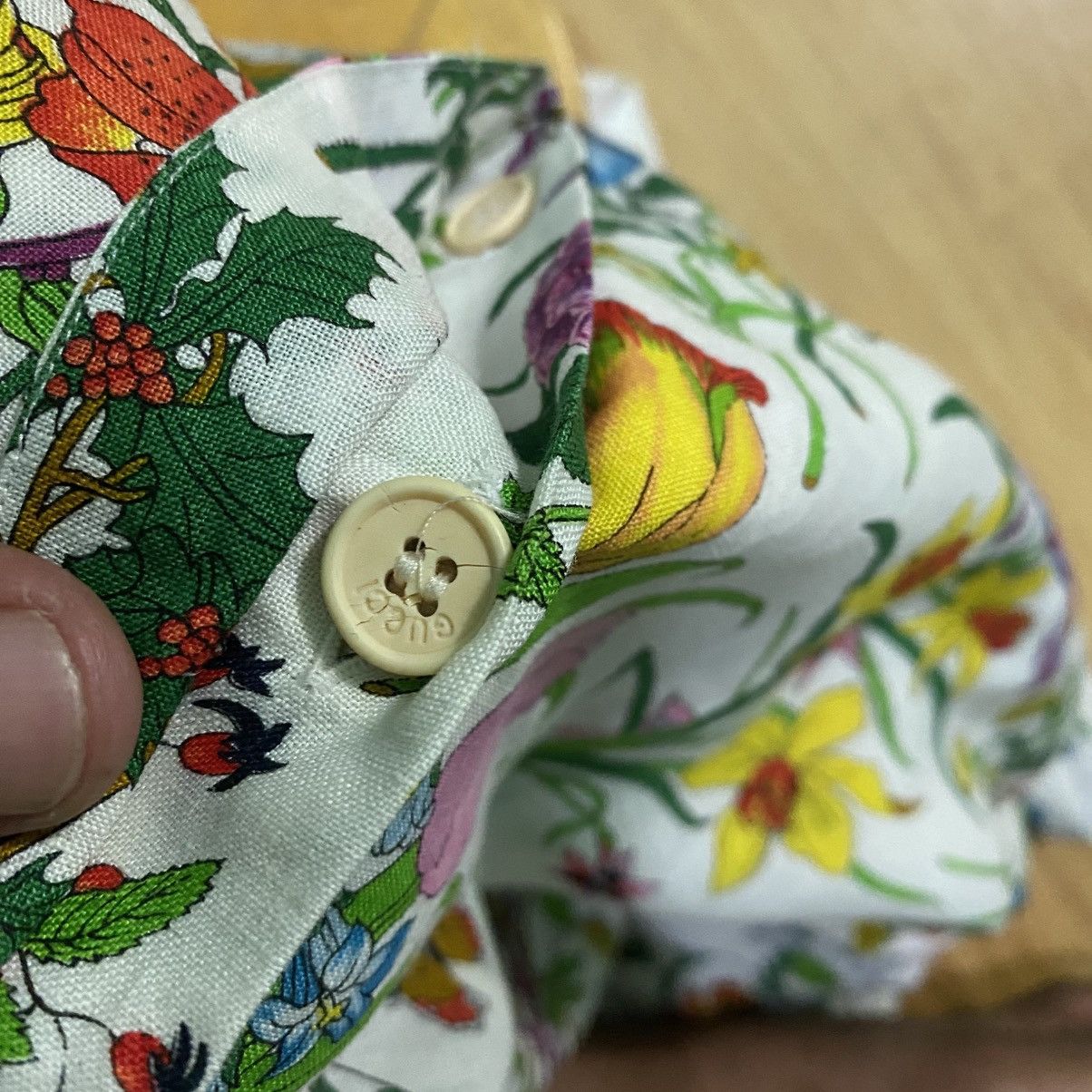 Gucci Vintage Gucci Floral Linen Shirt Women Size M / US 6-8 / IT 42-44 - 9 Thumbnail