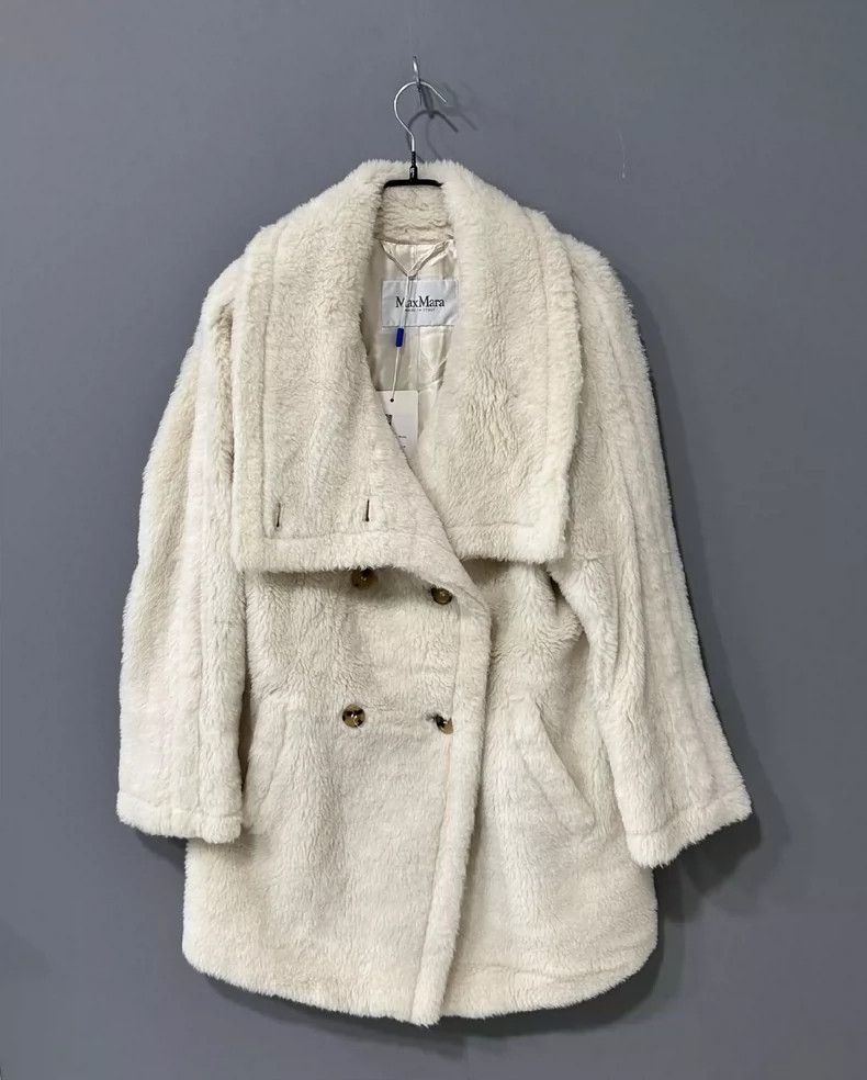 Max Mara Max Mara Short white teddy Size S / US 4 / IT 40 - 1 Thumbnail
