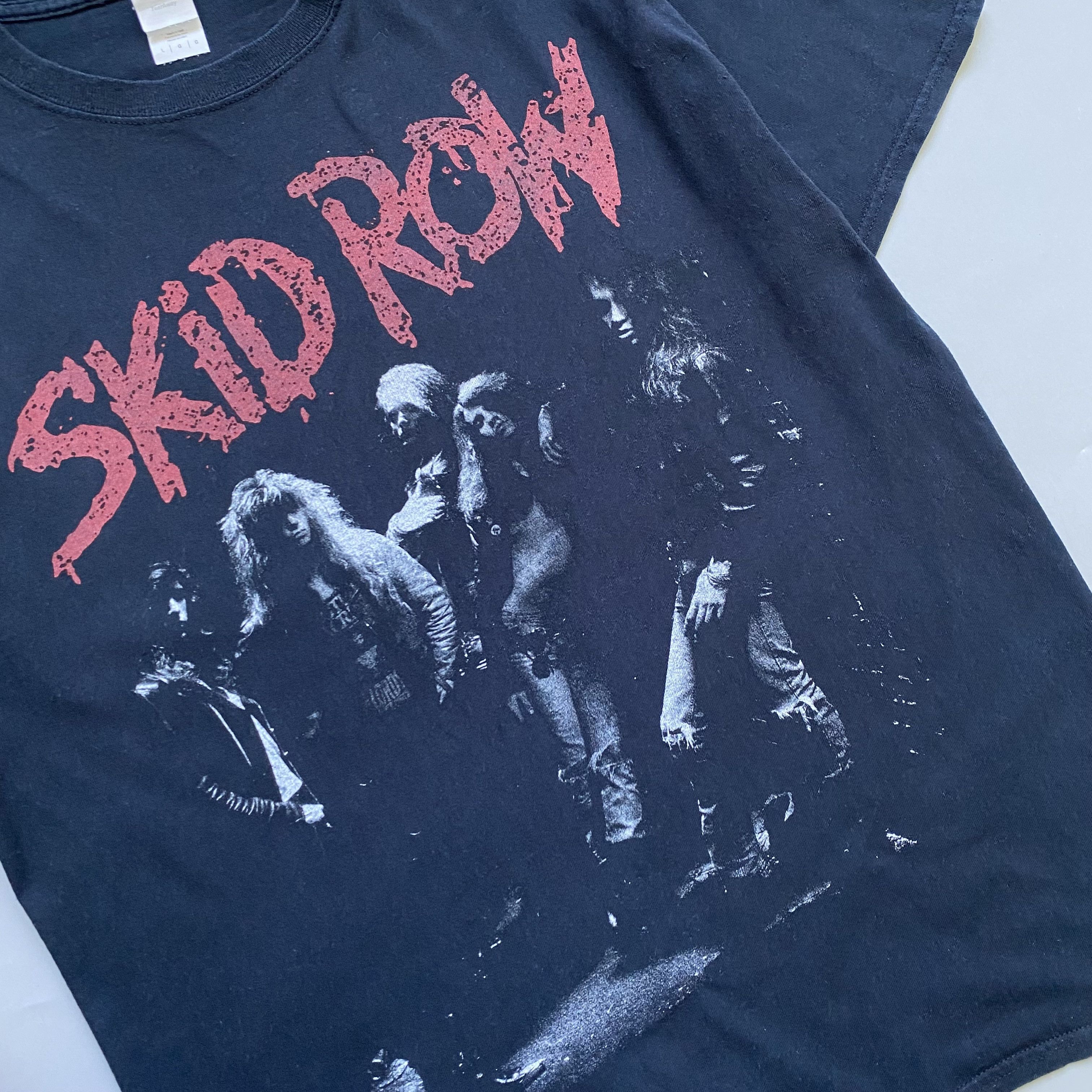 Band Tees 🎸 Vintage SKID ROW rock band tee Y2K heavy metal Size US M / EU 48-50 / 2 - 7 Thumbnail