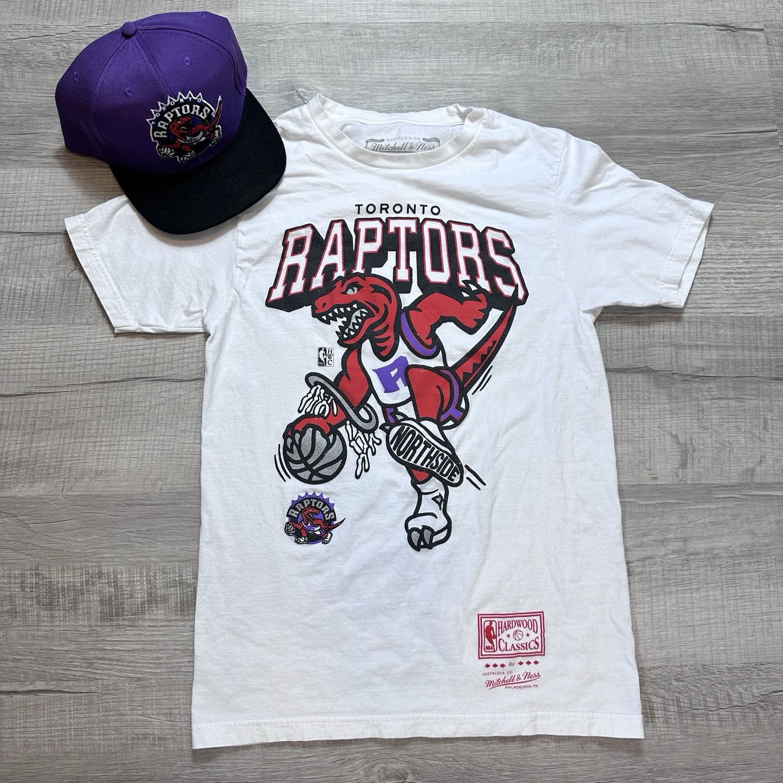 Mitchell & Ness × NBA Mitchell & Ness Toronto Retro Raptors T-Shirt Small & Hat Size US S / EU 44-46 / 1 - 1 Thumbnail