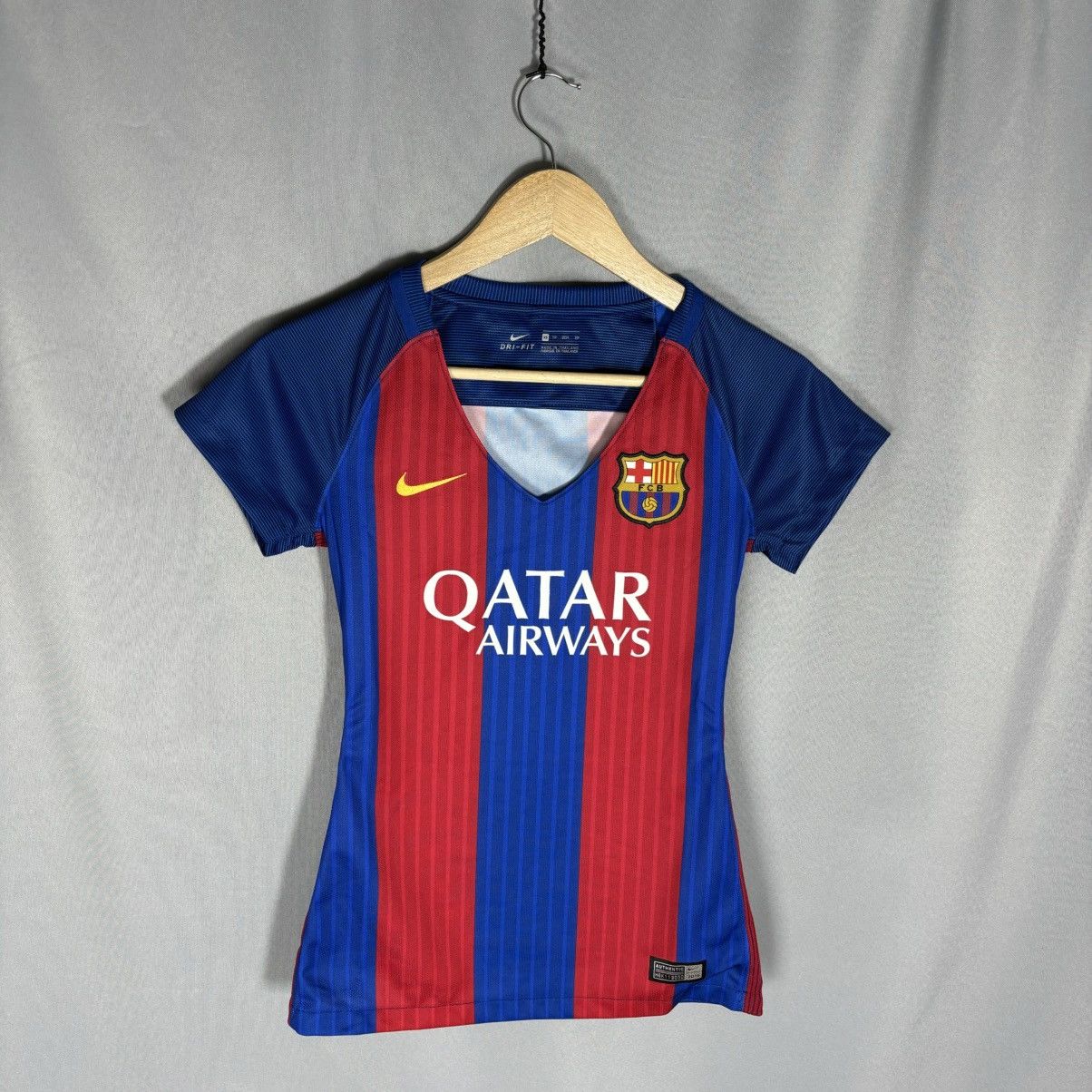 Nike Nike FC Barselona women’s jersey xs sportswear Size XS / US 0-2 / IT 36-38 - 1 Thumbnail