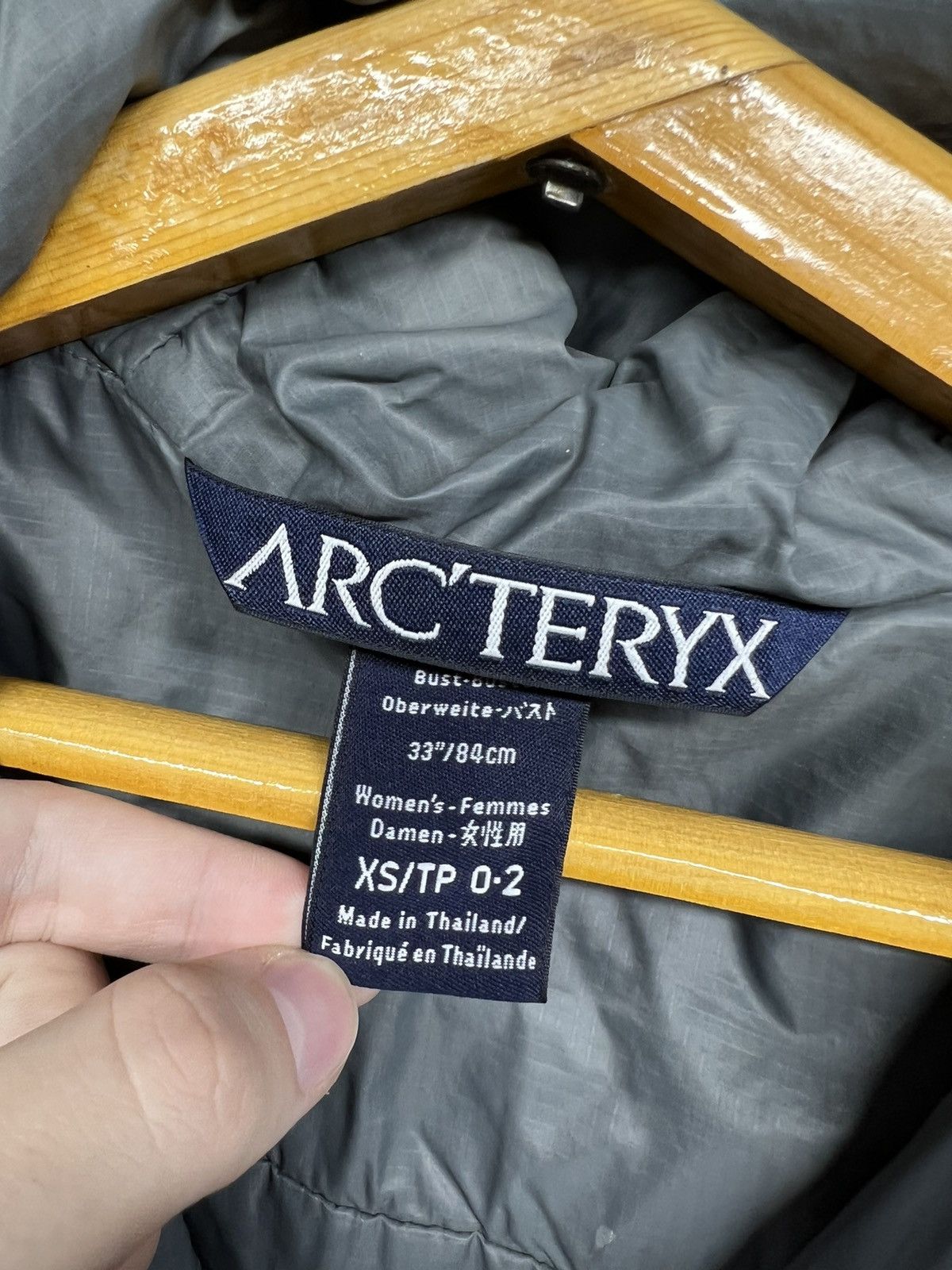 Arc'teryx Vintage Y2k Arc’teryx 🧡 Nylon Reflective Logo Jacket 00’s Size XS / US 0-2 / IT 36-38 - 12 Thumbnail