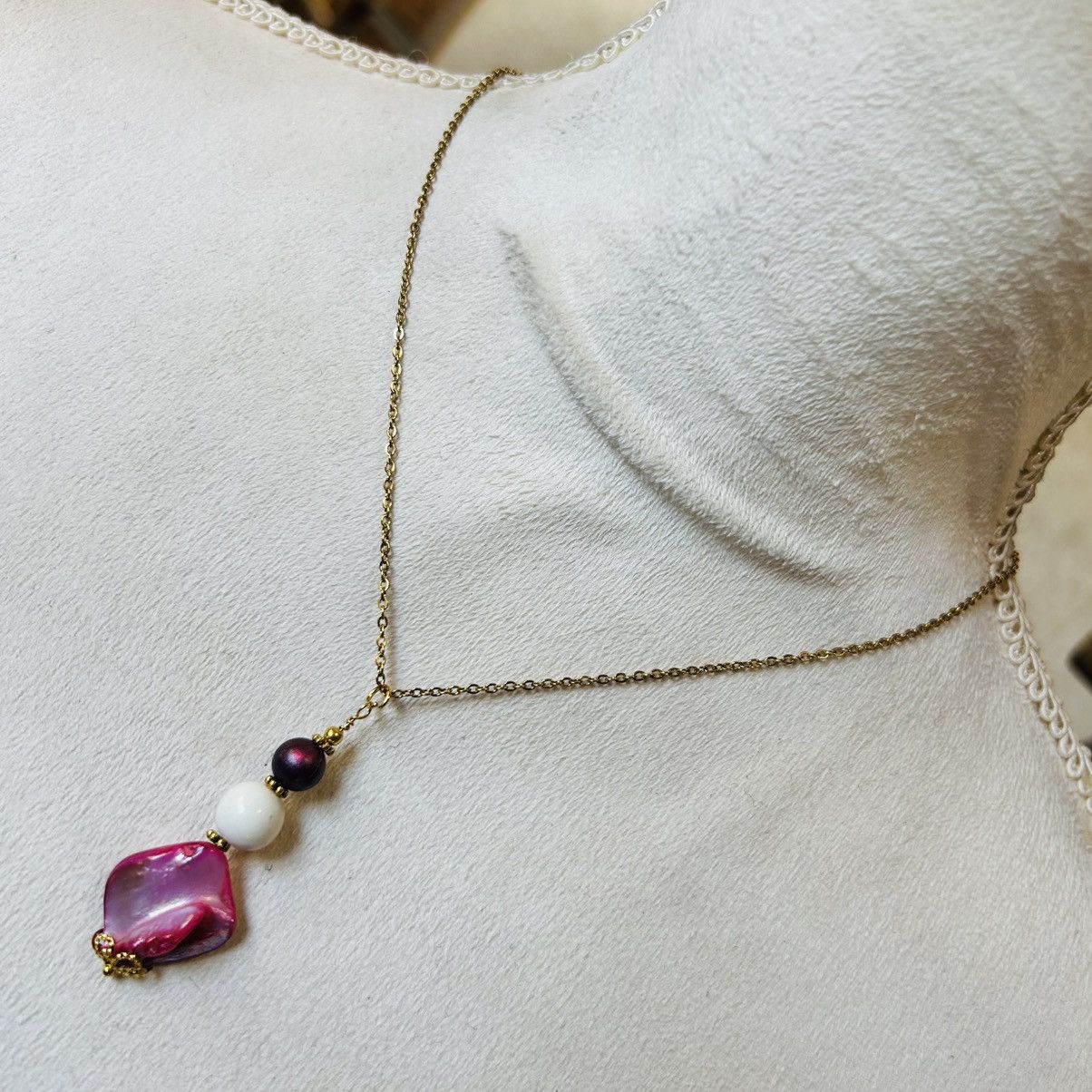 Handmade Handcrafted vintage bead milk glass shell drop necklace Size ONE SIZE - 2 Thumbnail