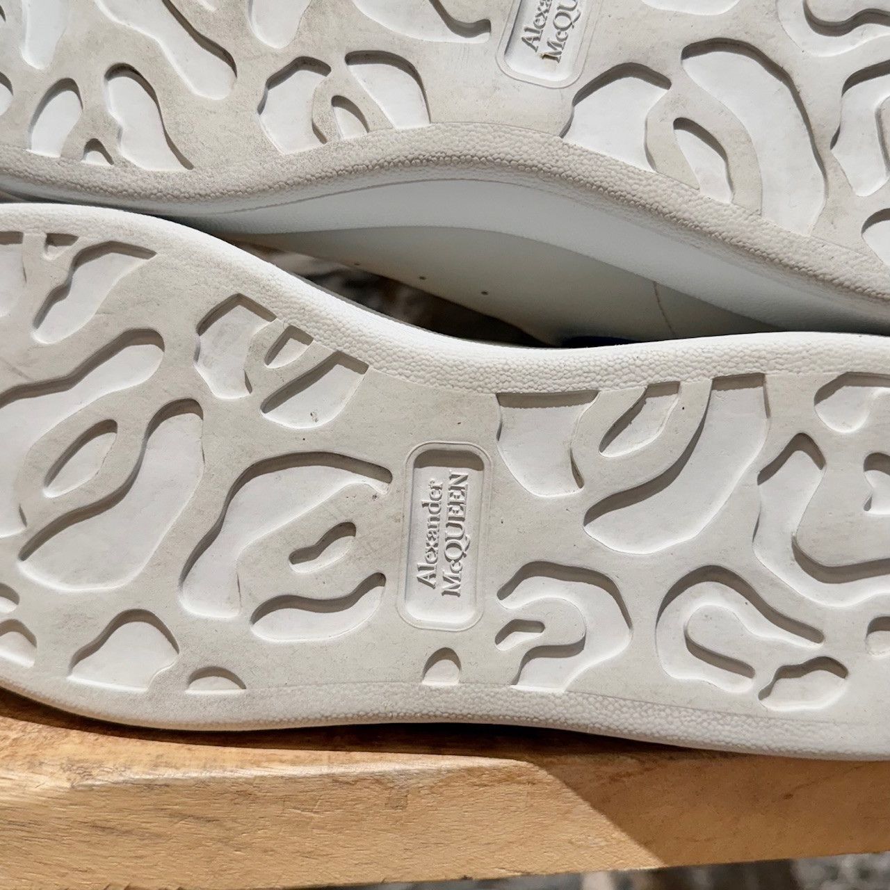 Alexander McQueen Alexander McQueen White Blue Croc Larry Oversized Sneakers Size US 9.5 / EU 42-43 - 8 Thumbnail