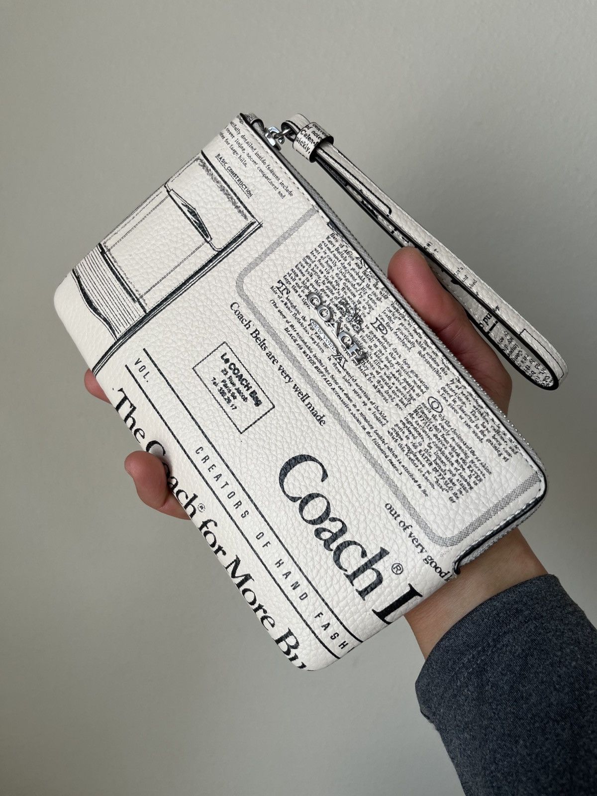 Coach Coach Large Corner Zip Wristlet With Newspaper Print Size ONE SIZE - 3 Thumbnail