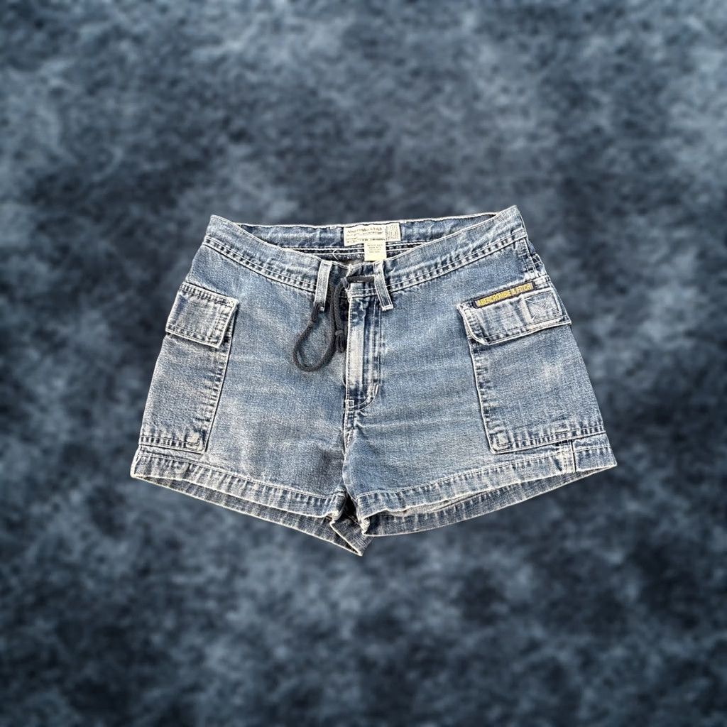 Abercrombie & Fitch VINTAGE Abercrombie Shorts Womens 28 Low Rise Light Wash Denim Cargo USA 28in Cotton Jeans Womens Size 28" / US 6 / IT 42 - 1 Thumbnail