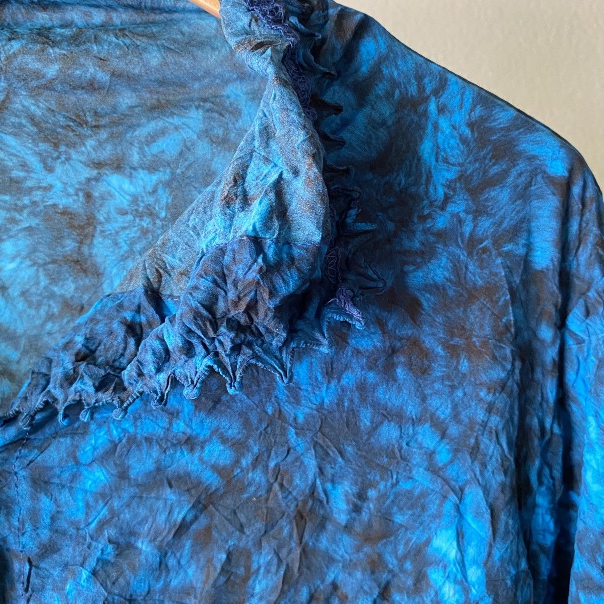 Issey Miyake Haat Blue Crinkle Textured Shirt/Ruffled High Neck Blouse Size XS / US 0-2 / IT 36-38 - 14 Thumbnail