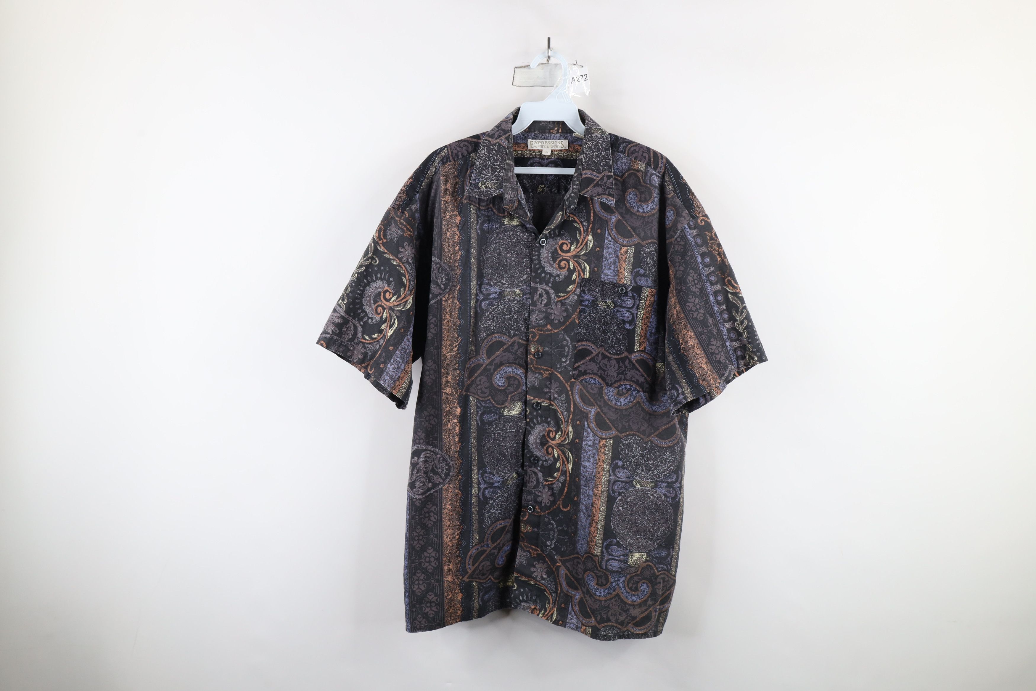 Vintage Vintage 90s Streetwear Rainbow Short Sleeve Button Shirt Size US L / EU 52-54 / 3 - 1 Thumbnail