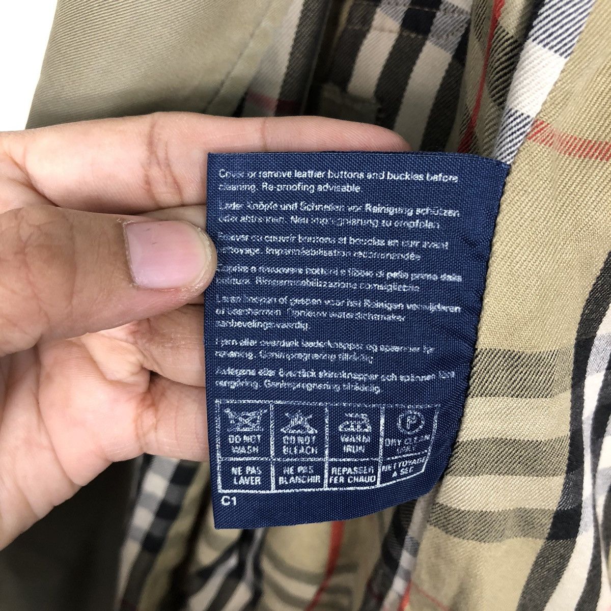 Burberry 📌Vintage Trench Coat Burberrys Made in England Nova Check Size US M / EU 48-50 / 2 - 21 Thumbnail