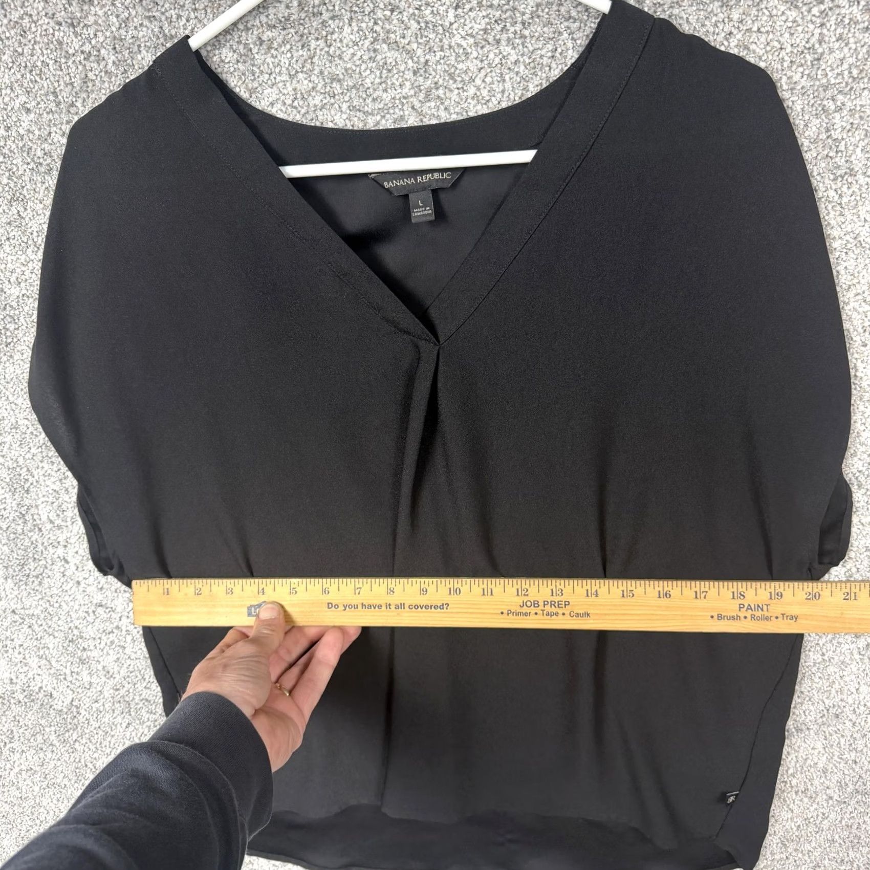 Banana Republic Banana Republic Blouse L Solid Black Cap Sleeve V-Neck Office Siren Capsule Wardrobe Size L / US 10 / IT 46 - 7 Thumbnail