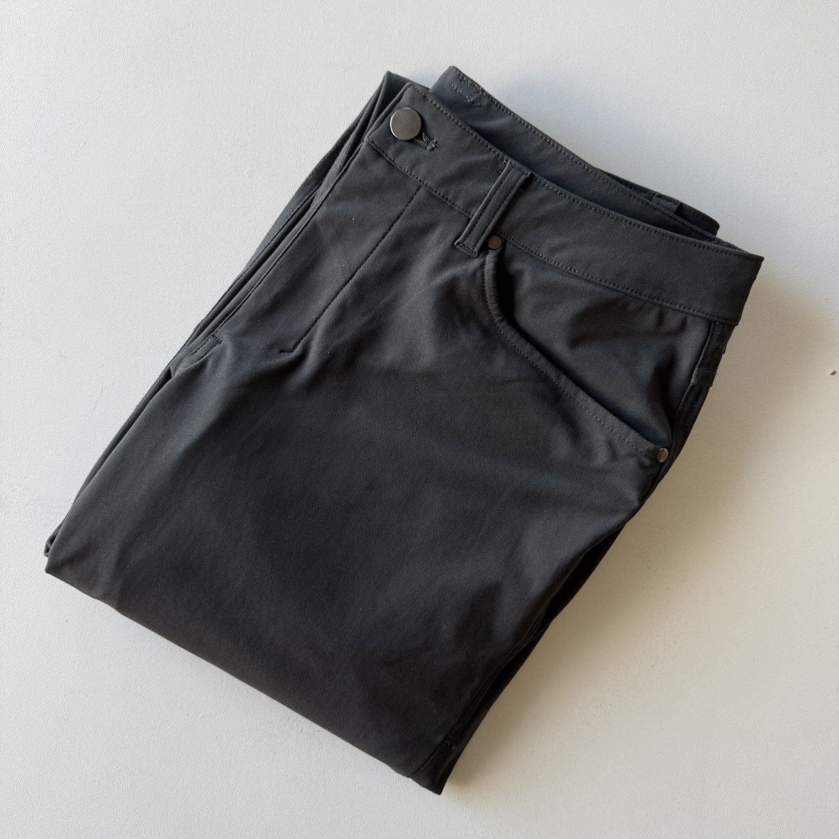 Lululemon ABC Classic-Fit 5 Pocket Pant ($138 Retail) Size US 31 - 8 Thumbnail