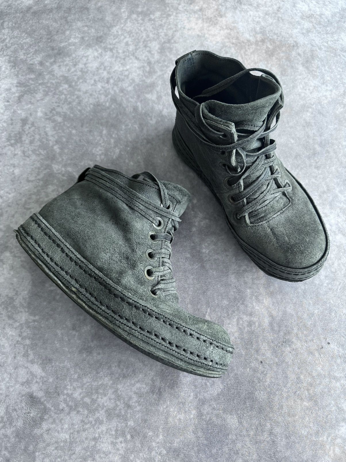 James Kearns James Kearns 6Hole Mid-Top Sneakers Size US 8 / EU 41 - 2 Thumbnail