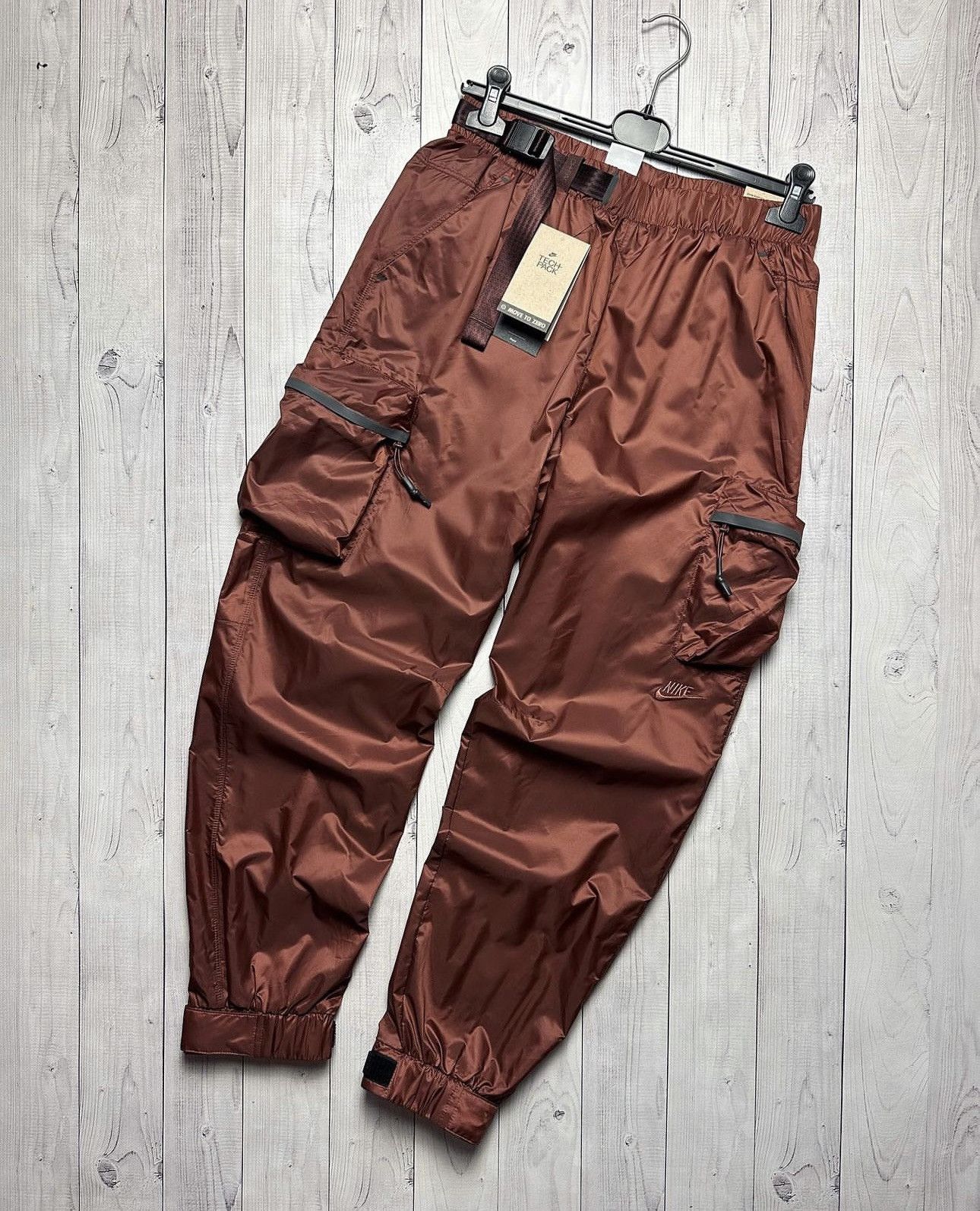 Nike Nike nylon tech pack pants pockets size M rare brown Size US 32 / EU 48 - 1 Thumbnail