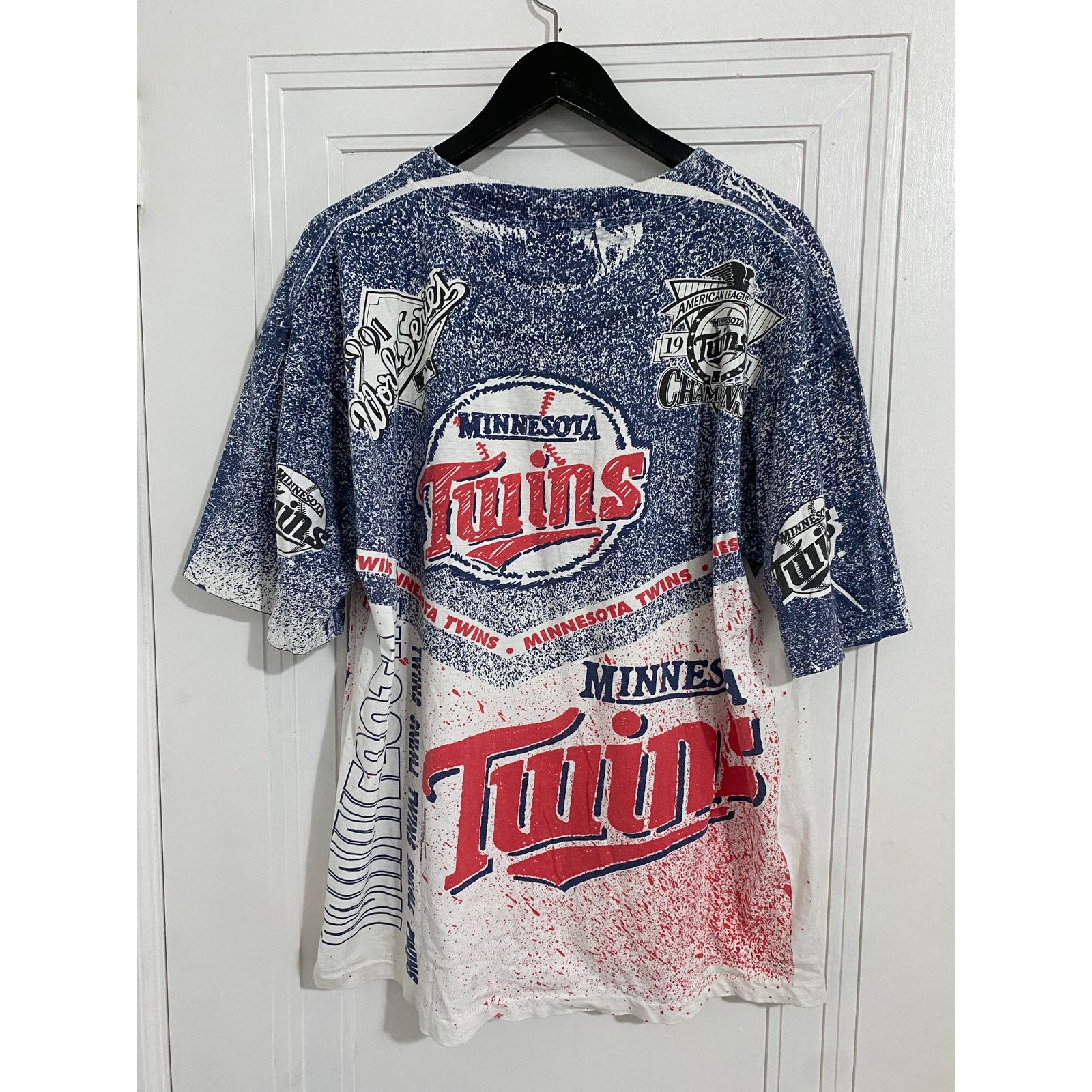 MLB Vintage Minnesota Twins All-Over Print T-Shirt Size Large Size US L / EU 52-54 / 3 - 6 Thumbnail