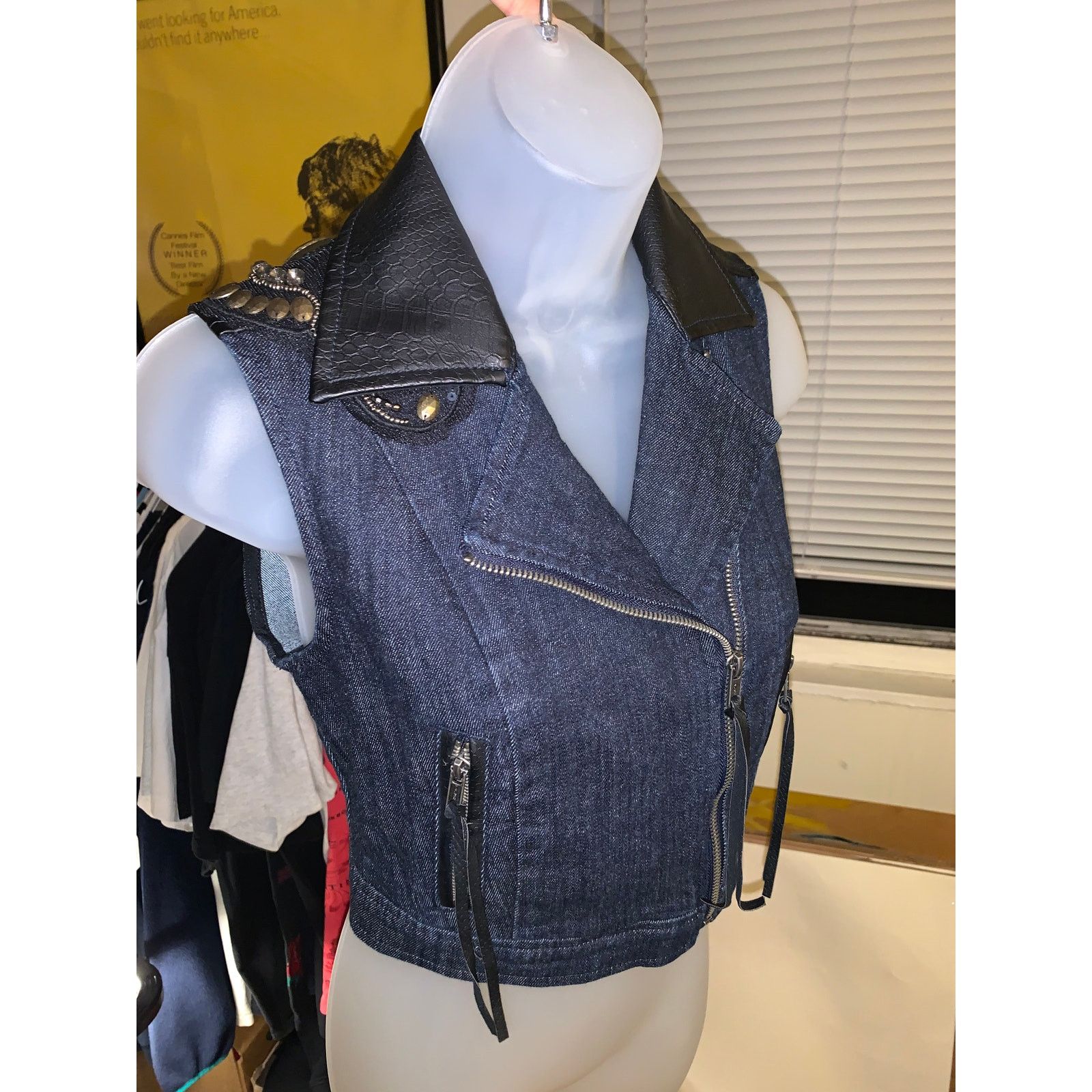 Vera Wang Vera Wang Moto Vest XS Denim Studded Faux Leather Zip Size XS / US 0-2 / IT 36-38 - 4 Thumbnail