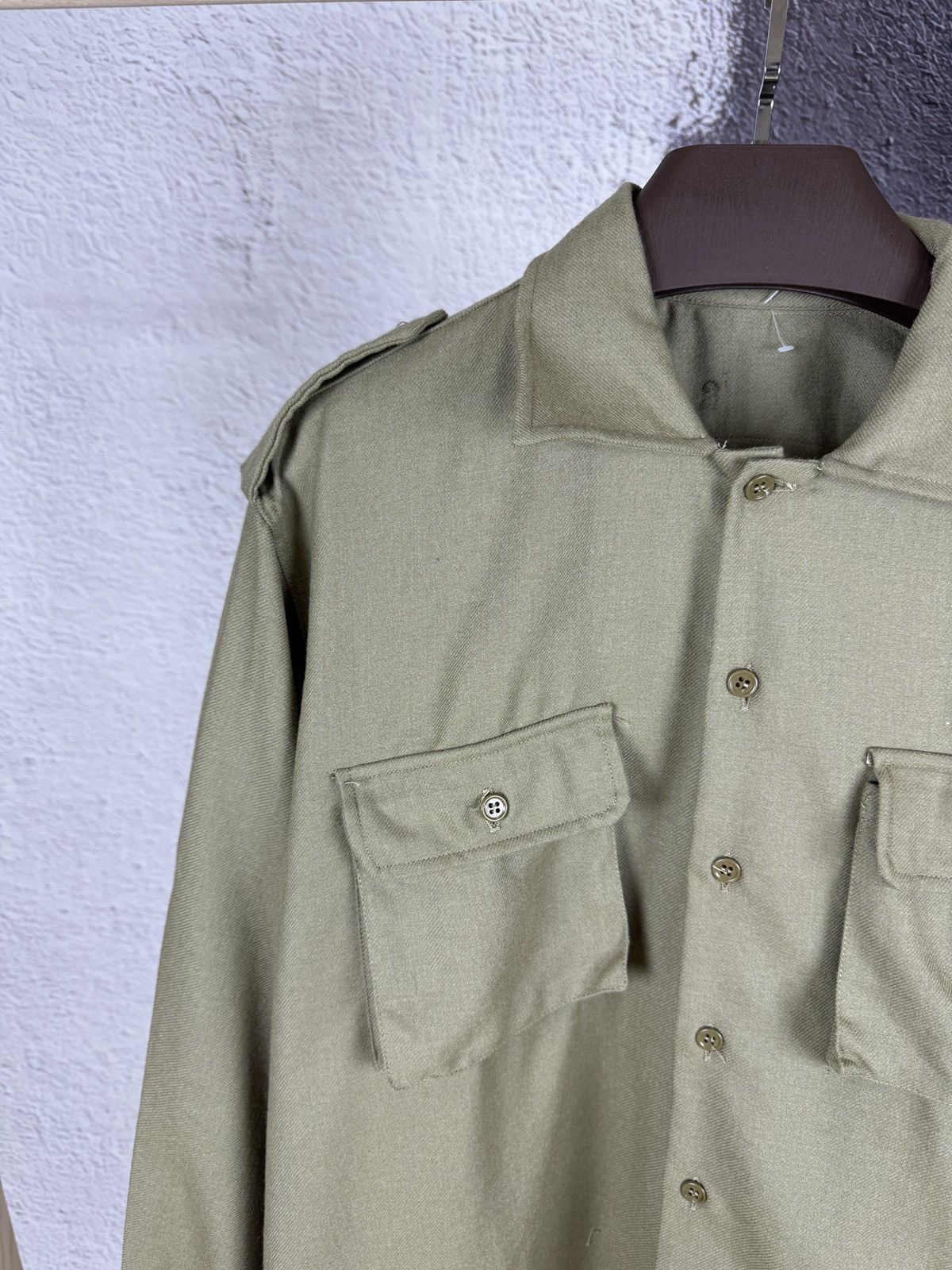 Vintage Vintage 70s Military Utility olive green long sleeve shirt Size US L / EU 52-54 / 3 - 3 Thumbnail