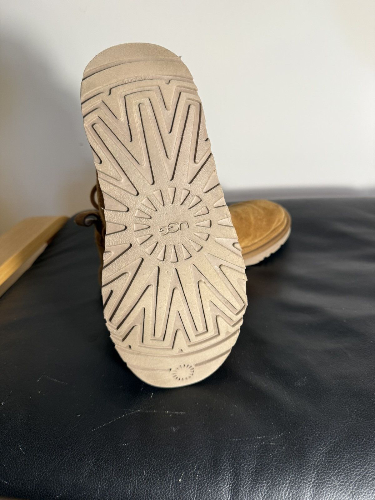 Ugg UGG tan brown boots Size US 7 / IT 37 - 6 Thumbnail