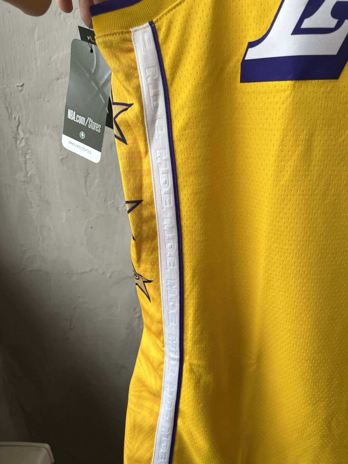 Nike NWT 2019 LOS ANGELES LAKERS NIKE BASKETBALL CITY JERSEY Size US L / EU 52-54 / 3 - 10 Thumbnail