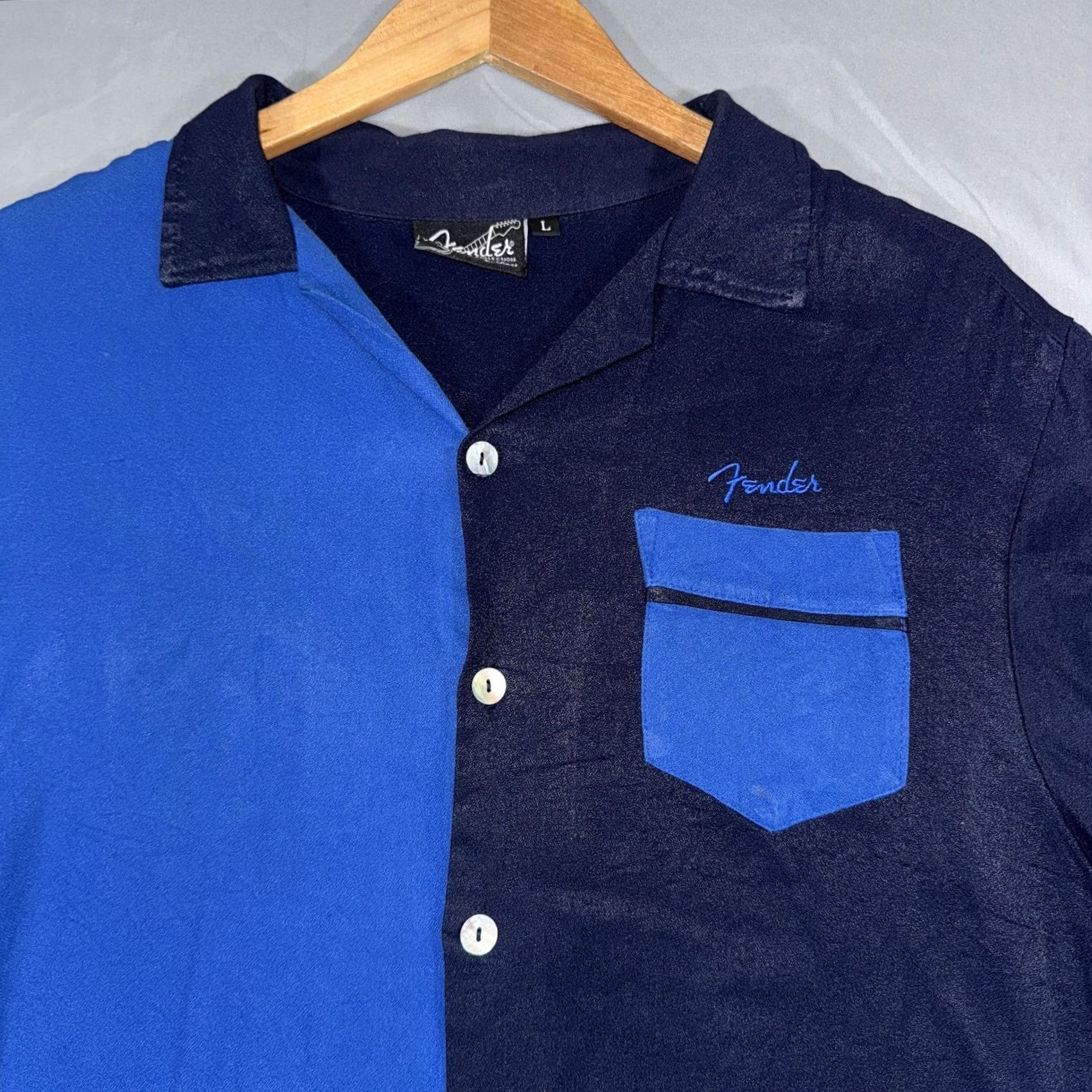 Fender Fender Shirt Mens L Blue Navy Bowling Camp Two Tone Guitar Pinup Retro USA Size US L / EU 52-54 / 3 - 3 Thumbnail