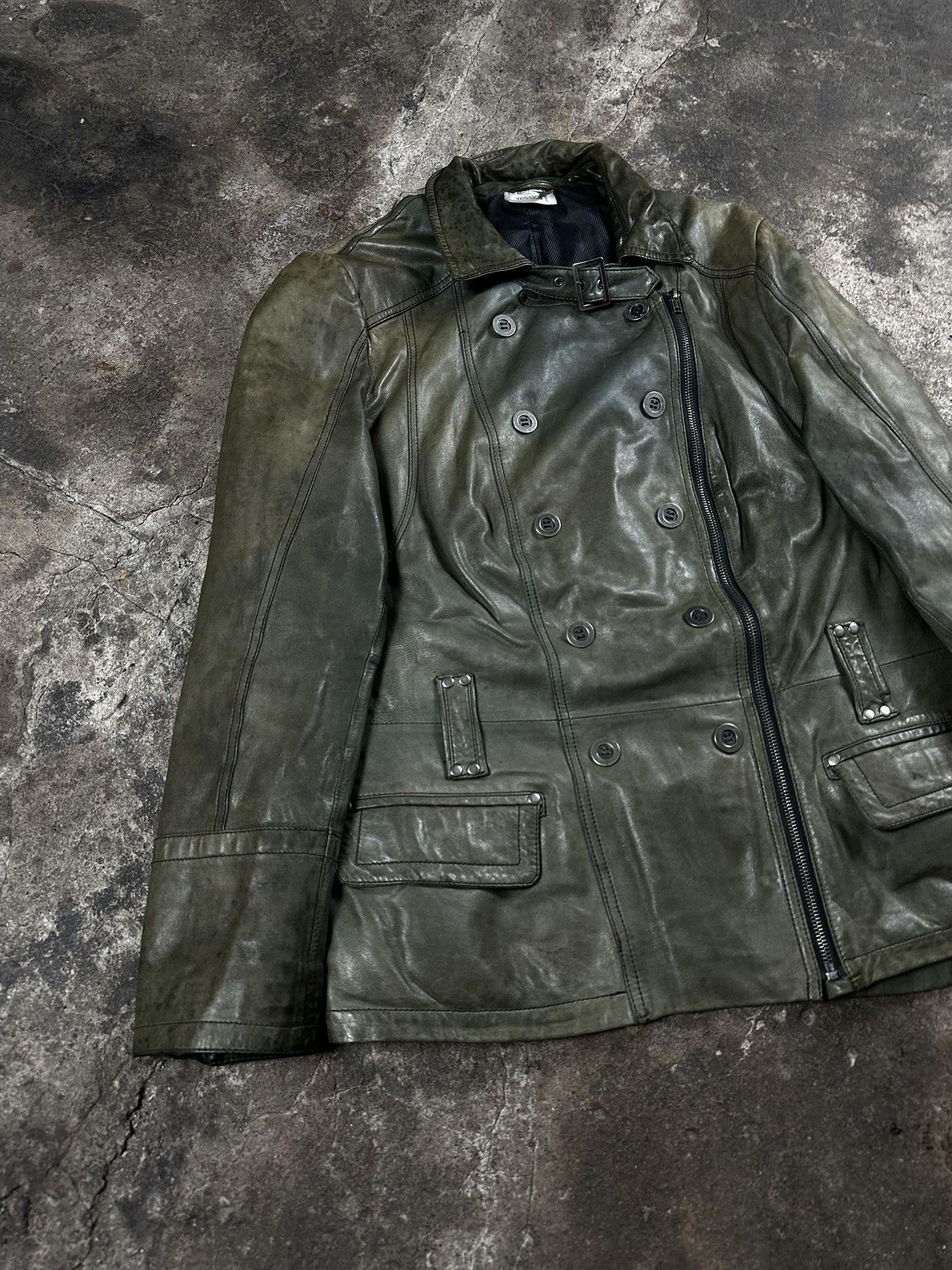 Vintage Vintage Avant Garde Double-Breasted Faded Leather Jacket Size US L / EU 52-54 / 3 - 2 Thumbnail