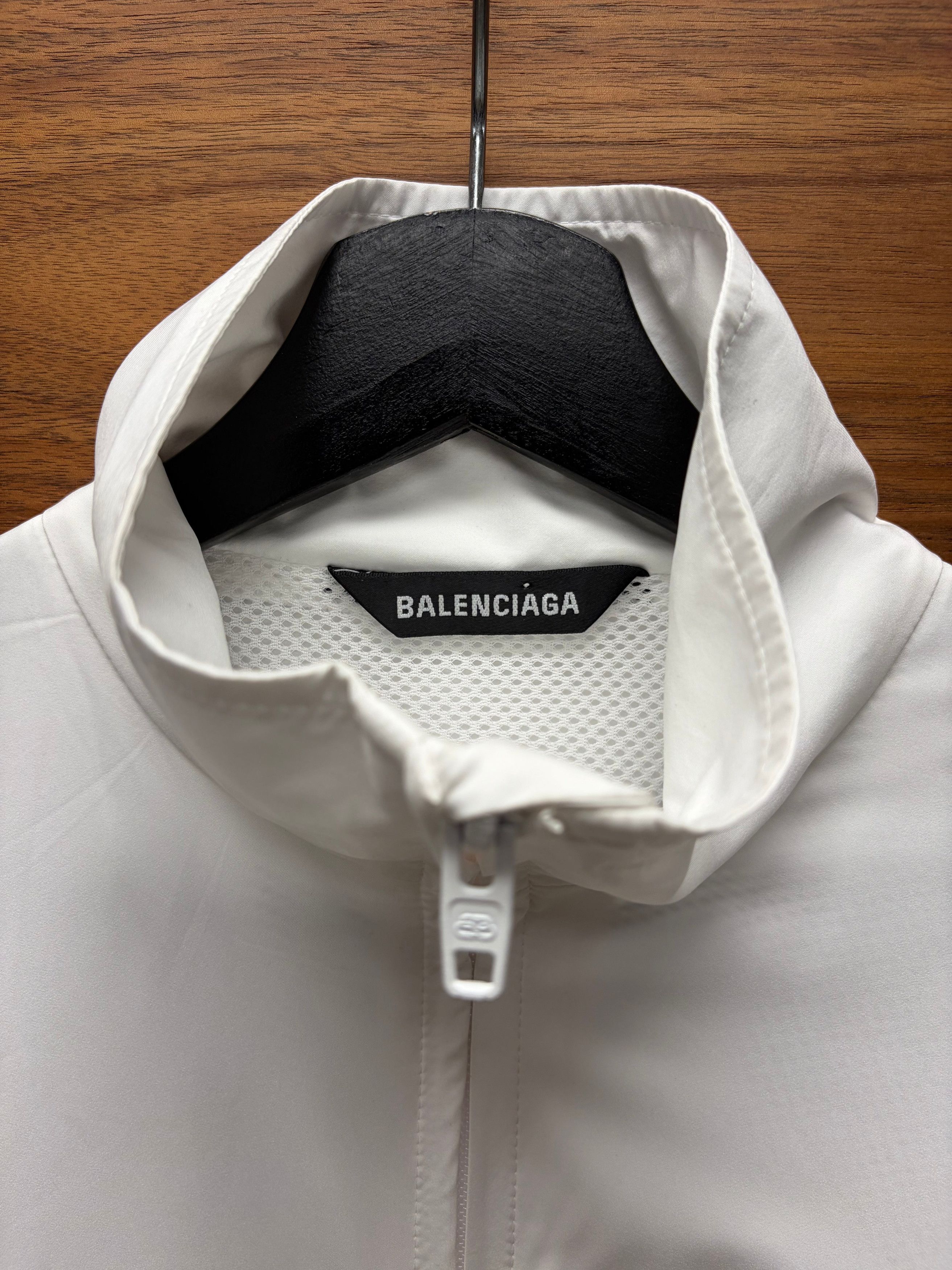 Balenciaga SS2021 Balenciaga ‘Sporty B’ Logo White Oversized Windbreaker Size US XL / EU 56 / 4 - 3 Thumbnail