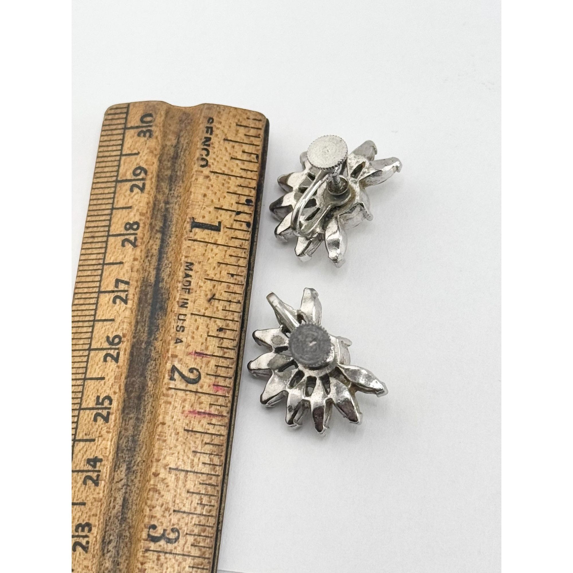 Vintage vintage glass silver rhinestone screw back earrings Size ONE SIZE - 4 Thumbnail