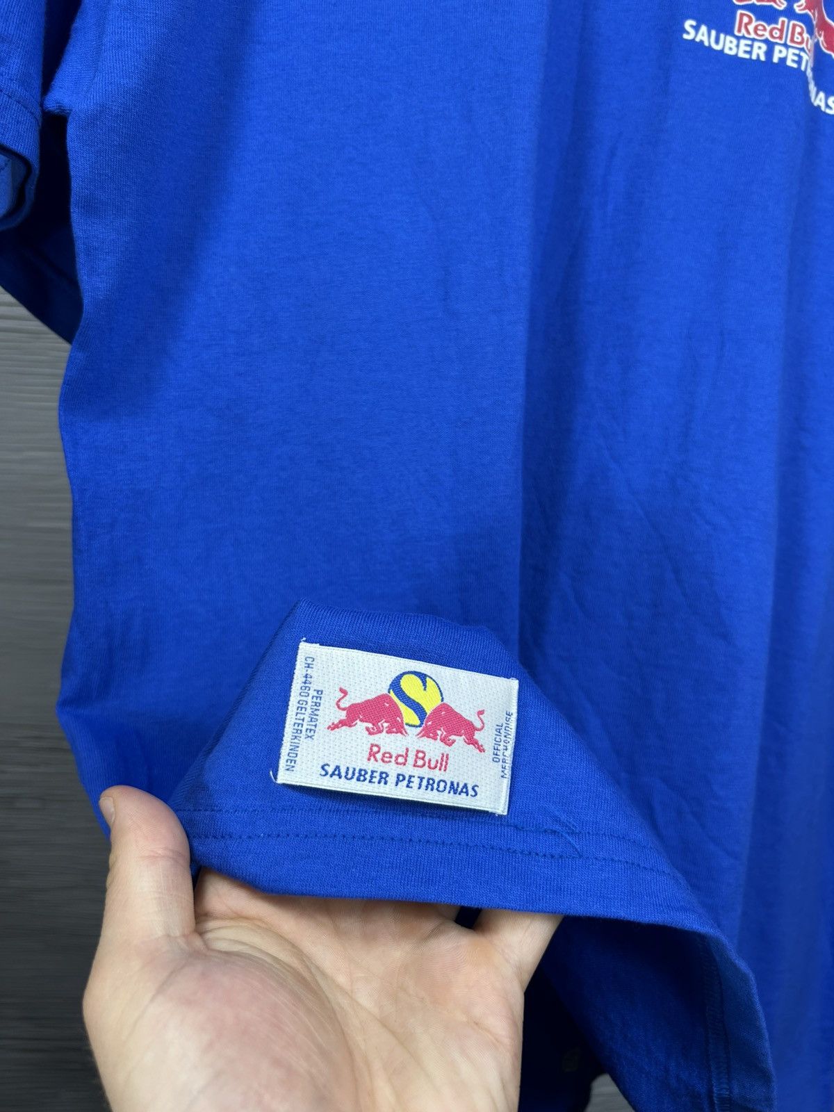 Red Bull Vintage Red Bull Sauber Petronas Malaysia F1 Racing T-Shirt Size US L / EU 52-54 / 3 - 4 Thumbnail
