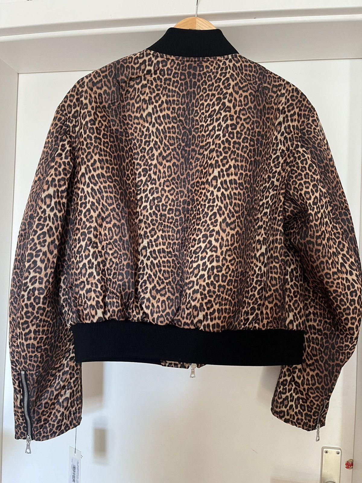 Dries Van Noten Dries Van noten leo leopard puffer bomber jacket size M Size US M / EU 48-50 / 2 - 5 Thumbnail