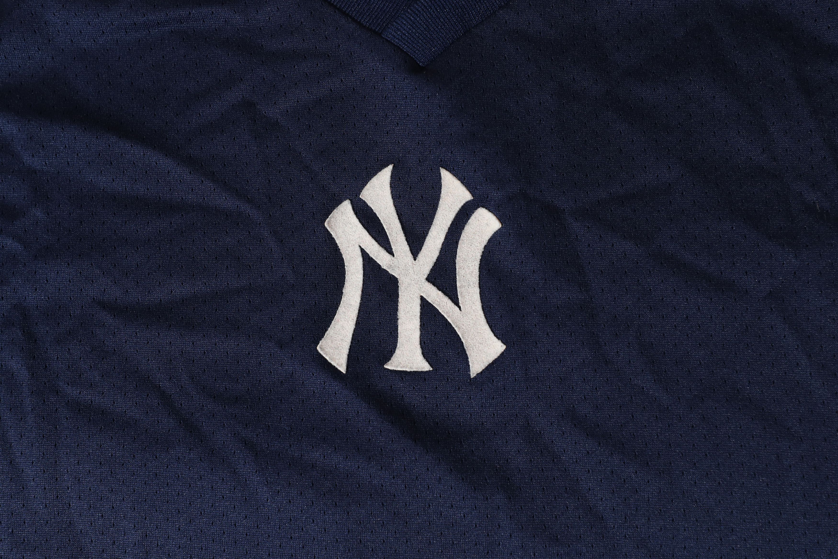 Majestic Vintage 1990s New York Yankees Majestic Mesh Shirt (XL) Size US XL / EU 56 / 4 - 3 Thumbnail