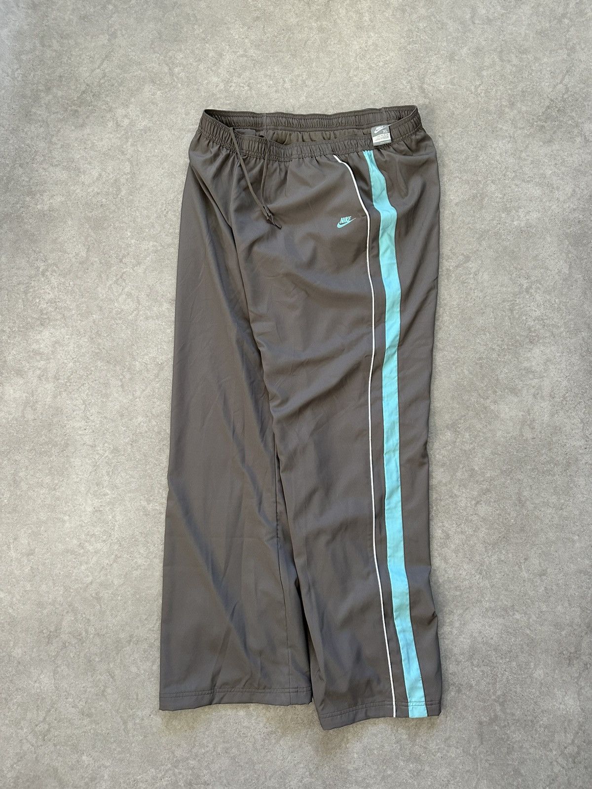 Nike Vintage Nike Track Pants Y2K Athletic Wear Casual Essential Size US 34 / EU 50 - 1 Thumbnail