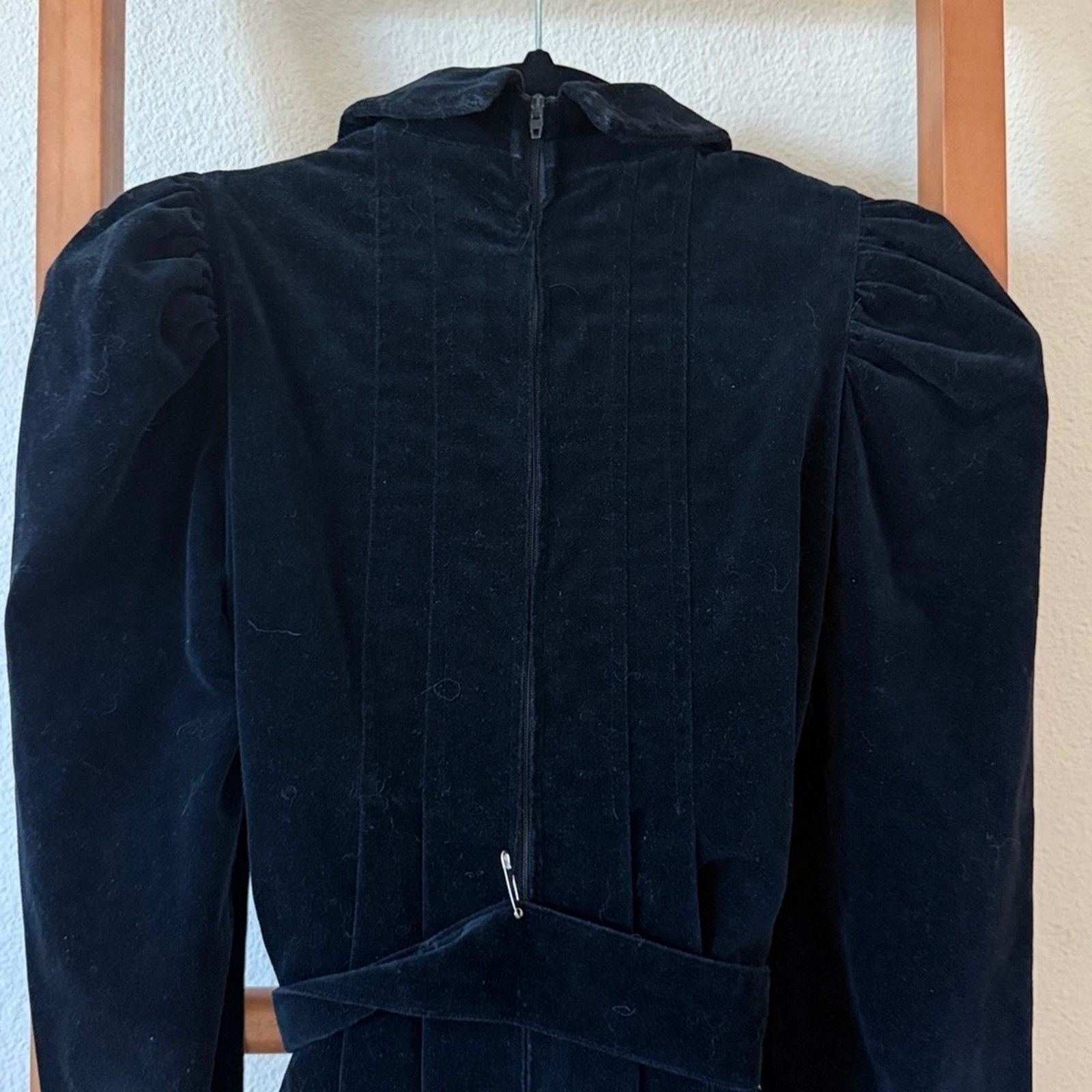 Laura Ashley Vintage Laura, Ashley puff sleeve pleat front black dress 6 Size M / US 6-8 / IT 42-44 - 7 Thumbnail