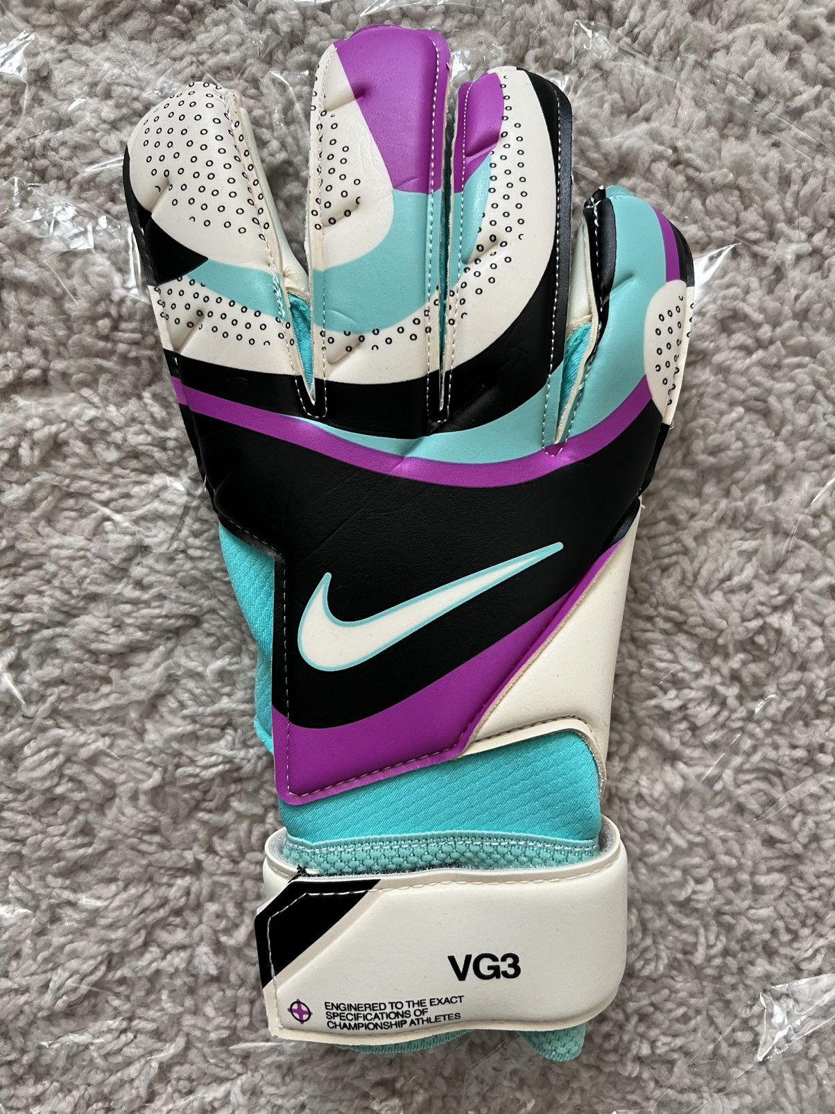 Nike Nike GK Vapor Grip 3 ACC Soccer Goalkeeper Gloves Size ONE SIZE - 6 Thumbnail