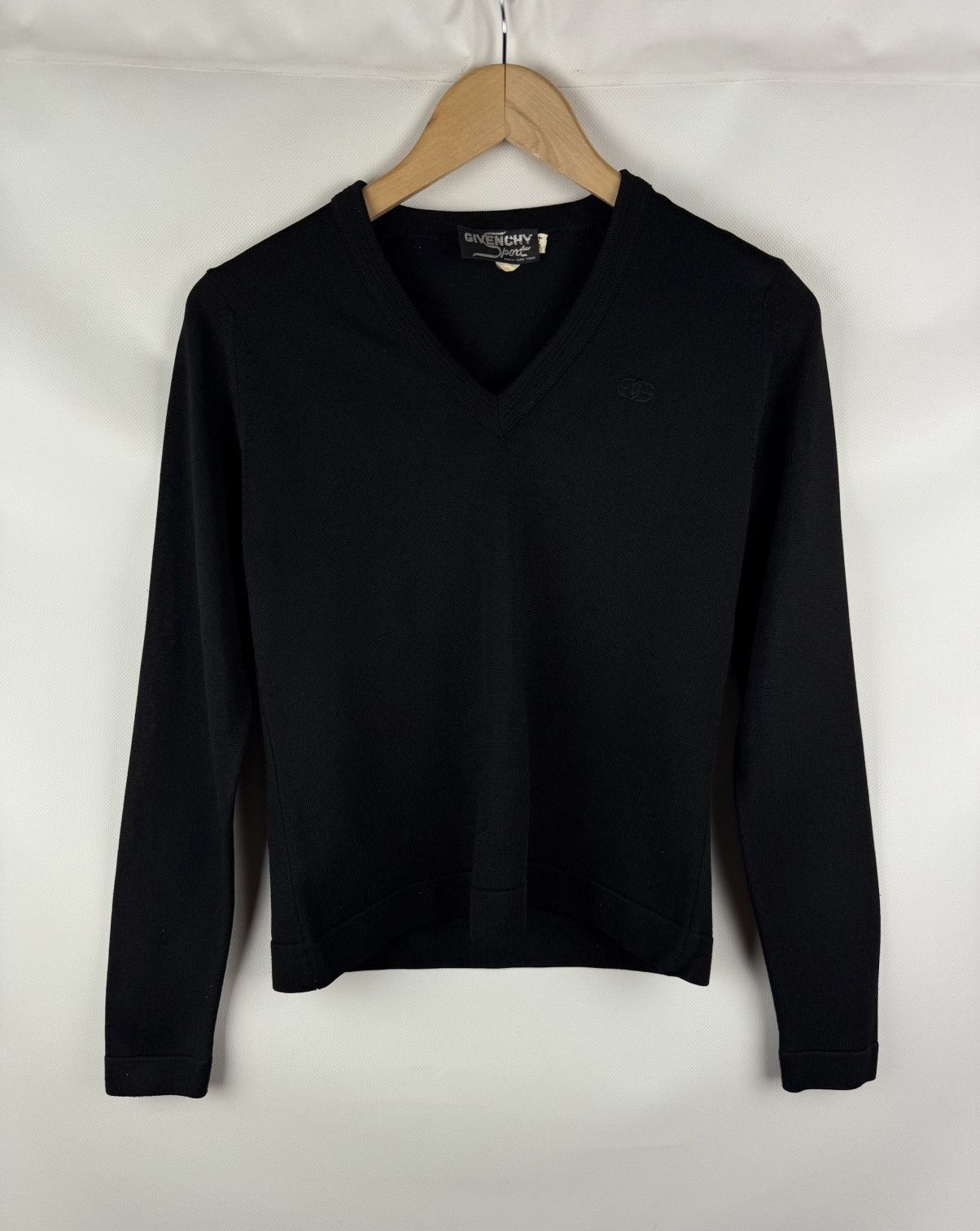 Givenchy Givenchy Vintage Ladies V-Neck Lightweight Sweater Pullover Size XS / US 0-2 / IT 36-38 - 1 Thumbnail