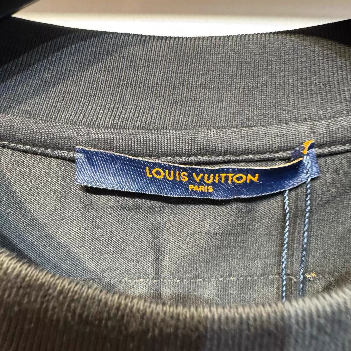 Louis Vuitton LV Embossed Short Sleeve T-Shirt L New Size US L / EU 52-54 / 3 - 3 Thumbnail