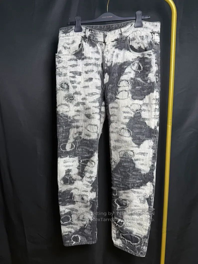Givenchy Givenchy SizeL Glitter Deer Cutout Silk Long Sleeve Size US 30 / EU 46 - 1 Thumbnail