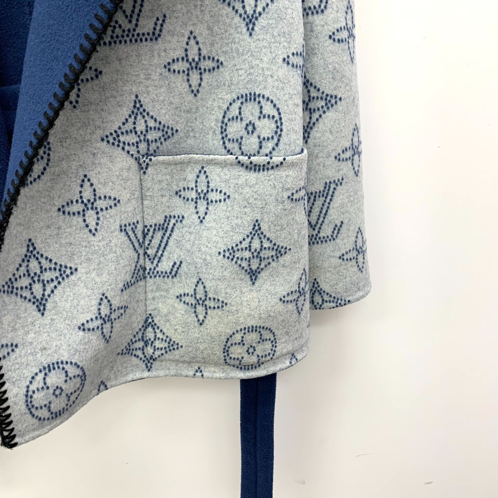 Louis Vuitton Louis Vuitton Womens Reversible Wool Hooded Belt Coat Blue L Size XS / US 0-2 / IT 36-38 - 4 Thumbnail