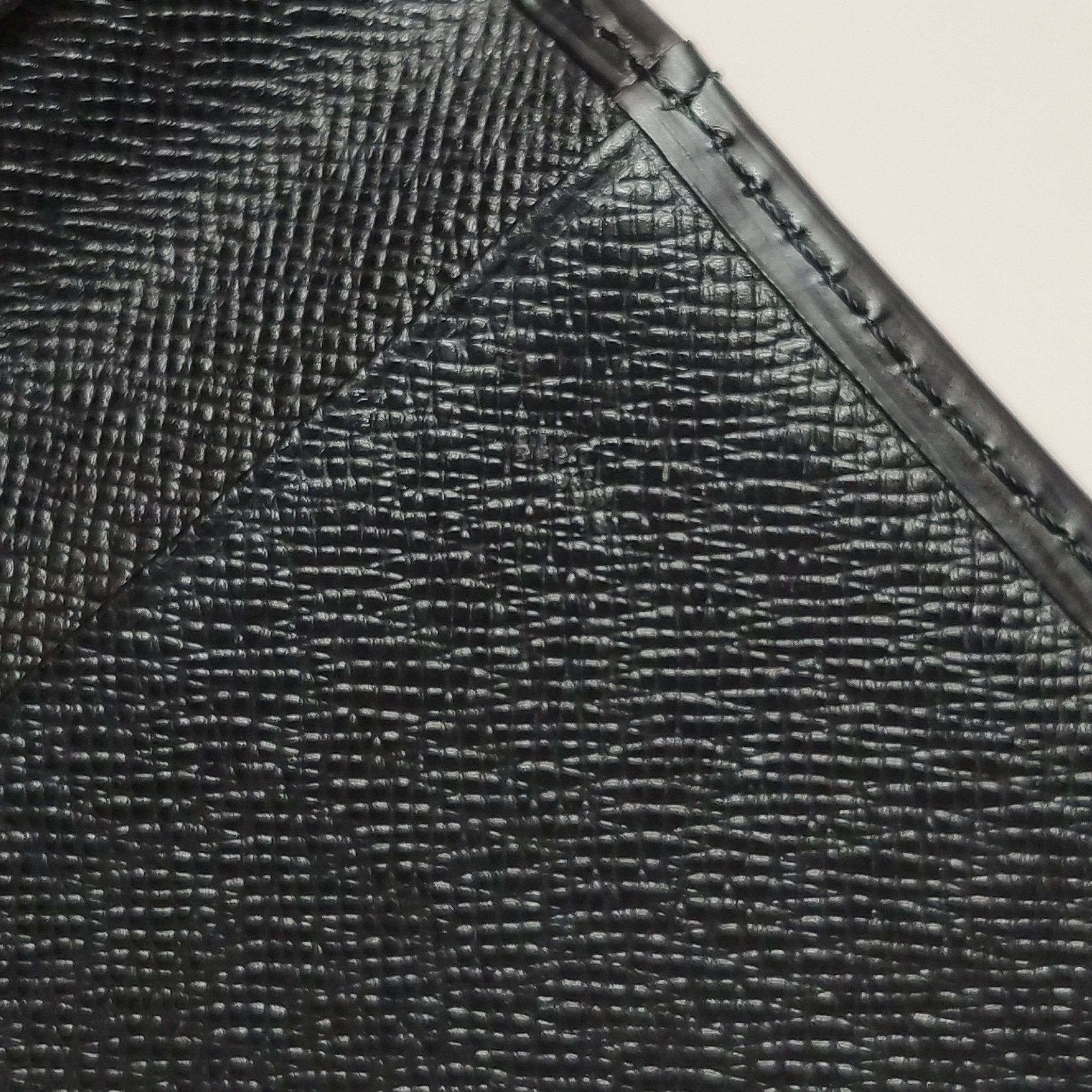 Louis Vuitton Louis Vuitton (LV) Cowhide solid color water ripple LV lett Size ONE SIZE - 4 Thumbnail