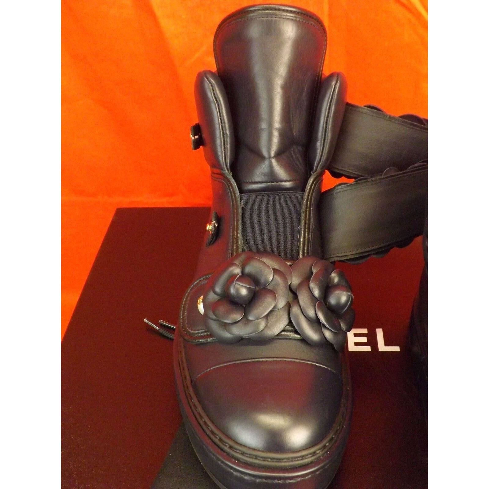 Chanel NAVY LEATHER CAMELLIA FLOWERS PEARLS CC G31628 SNEAKERS 37.5 Size US 7.5 / IT 37.5 - 8 Thumbnail