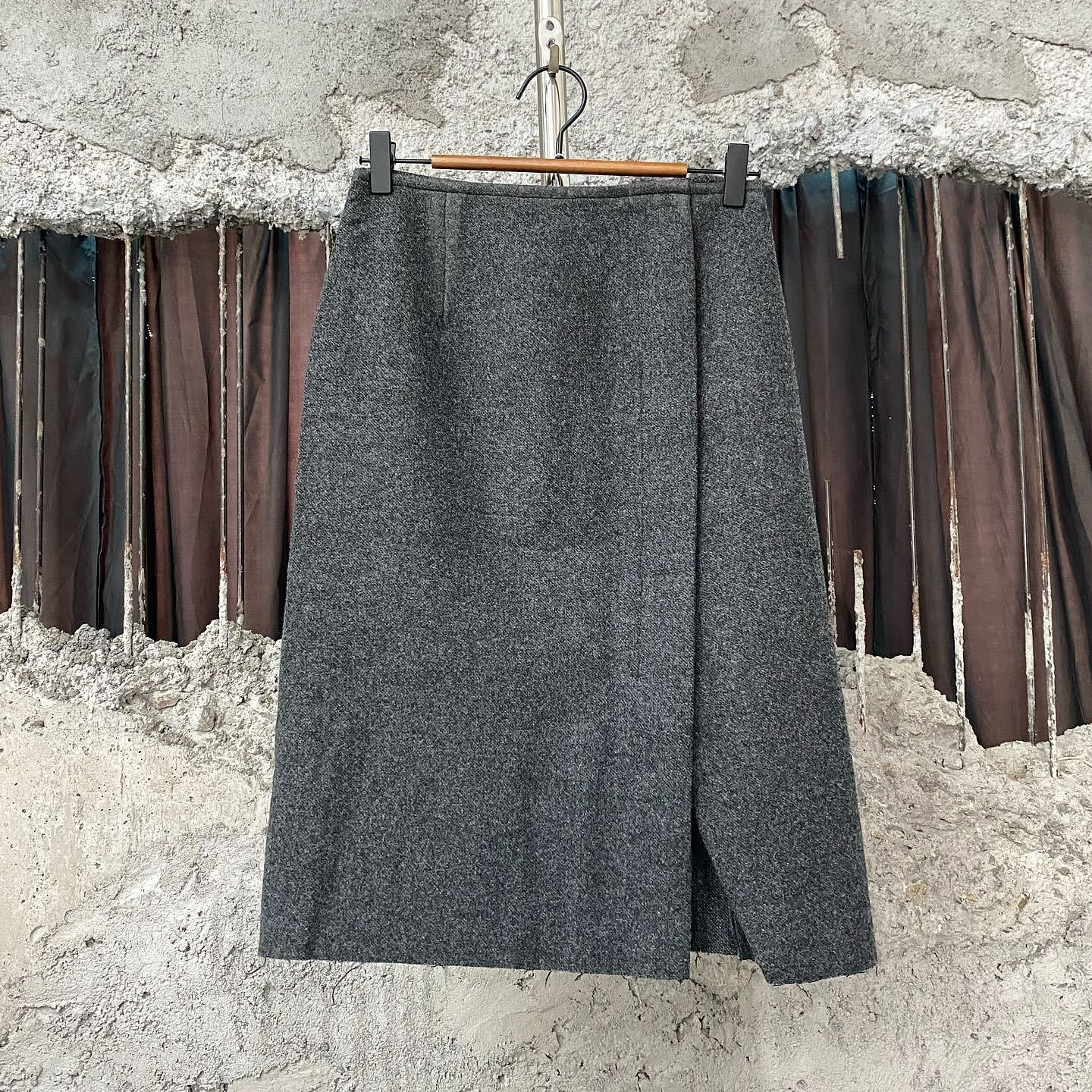 Prada Prada Gray Wool Midi Skirt Size 38 Size 26" / US 2 / IT 38 - 1 Thumbnail