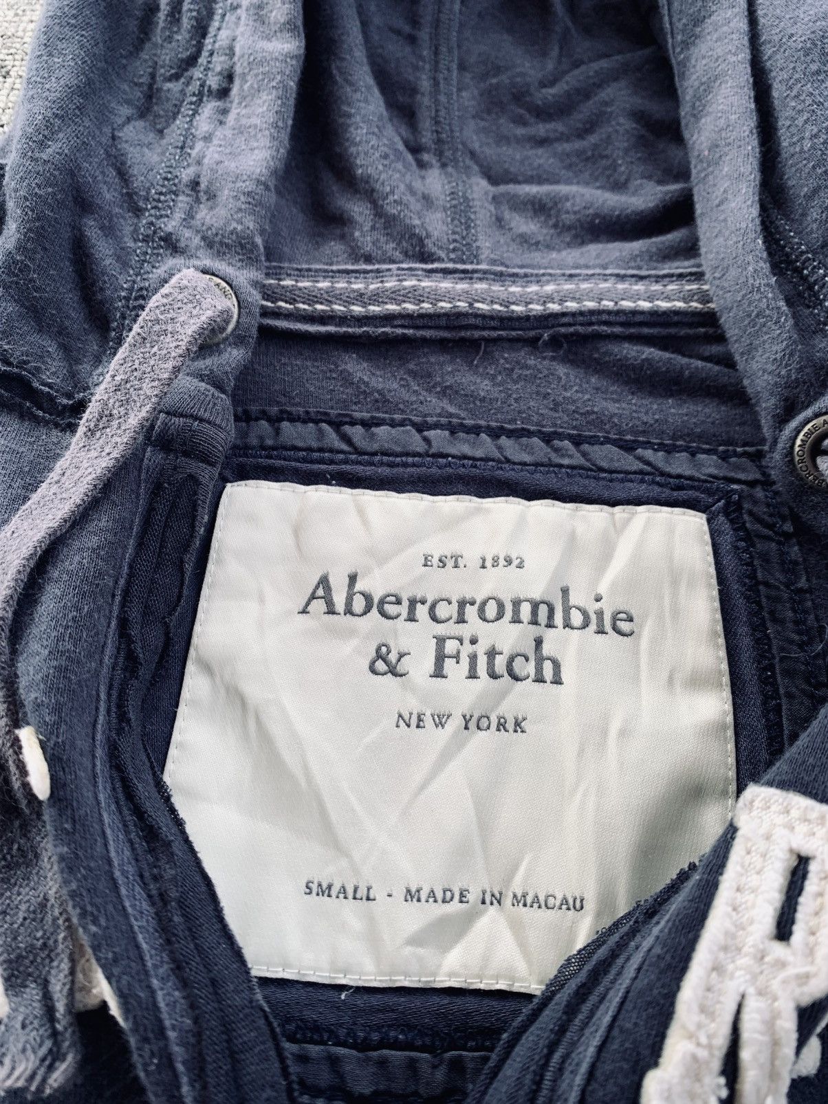 Abercrombie & Fitch Abercrombie Cropped Distressed Zip Up Jacket Hoodie Size S / US 4 / IT 40 - 3 Thumbnail