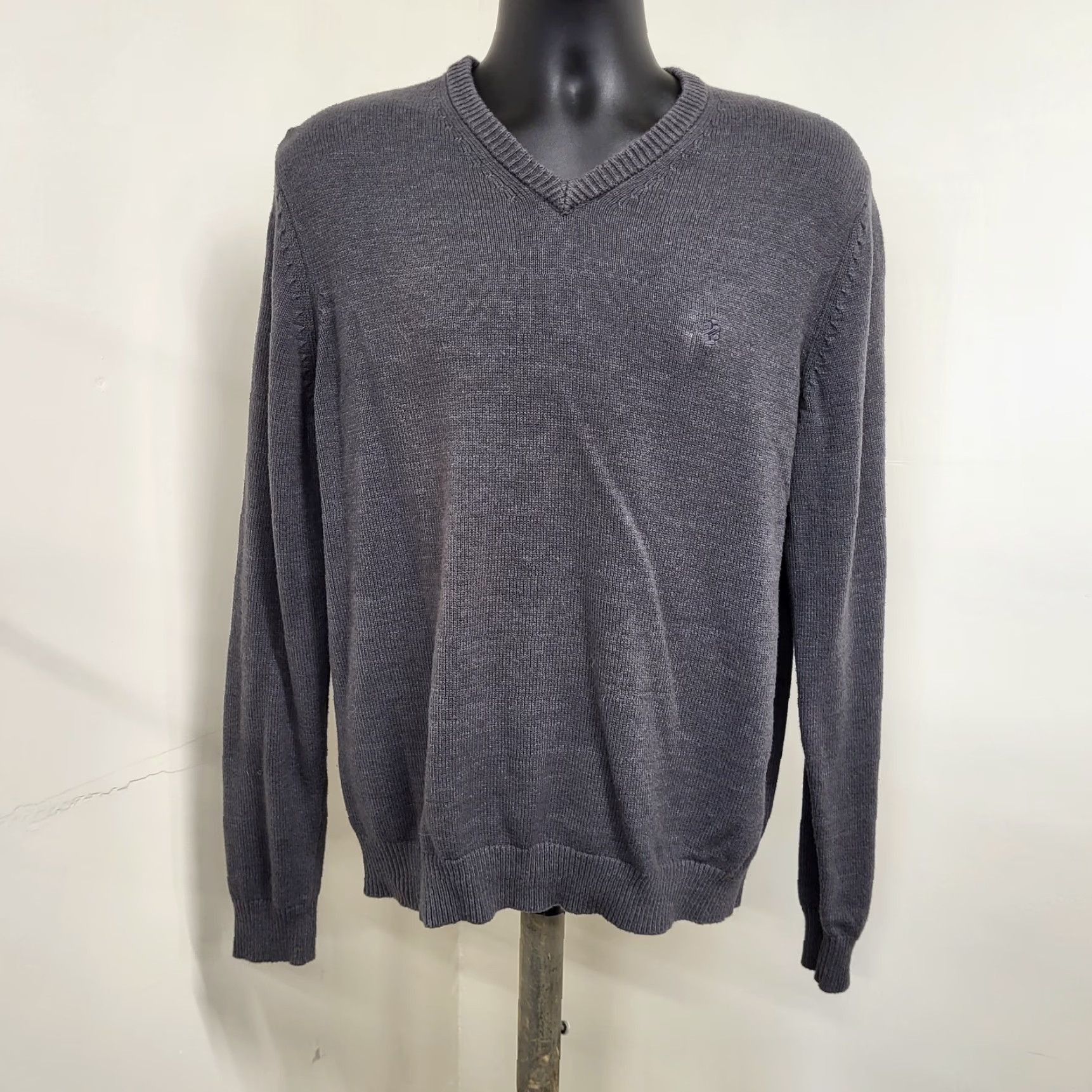 Izod IZOD Sweater Mens Size Large Charcoal Gray V-Neck Long Sleeve Preppy College Pullover Knitting Knit Embroidered Logo Gray Regular Fit Adult Mens Size US L / EU 52-54 / 3 - 2 Thumbnail