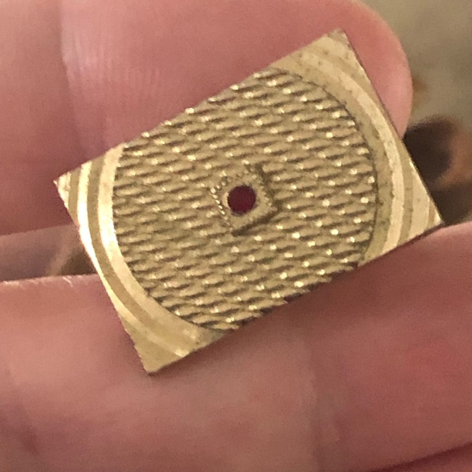 Vintage Vintage men’s textured gold plated faux ruby cuff link Size ONE SIZE - 5 Thumbnail