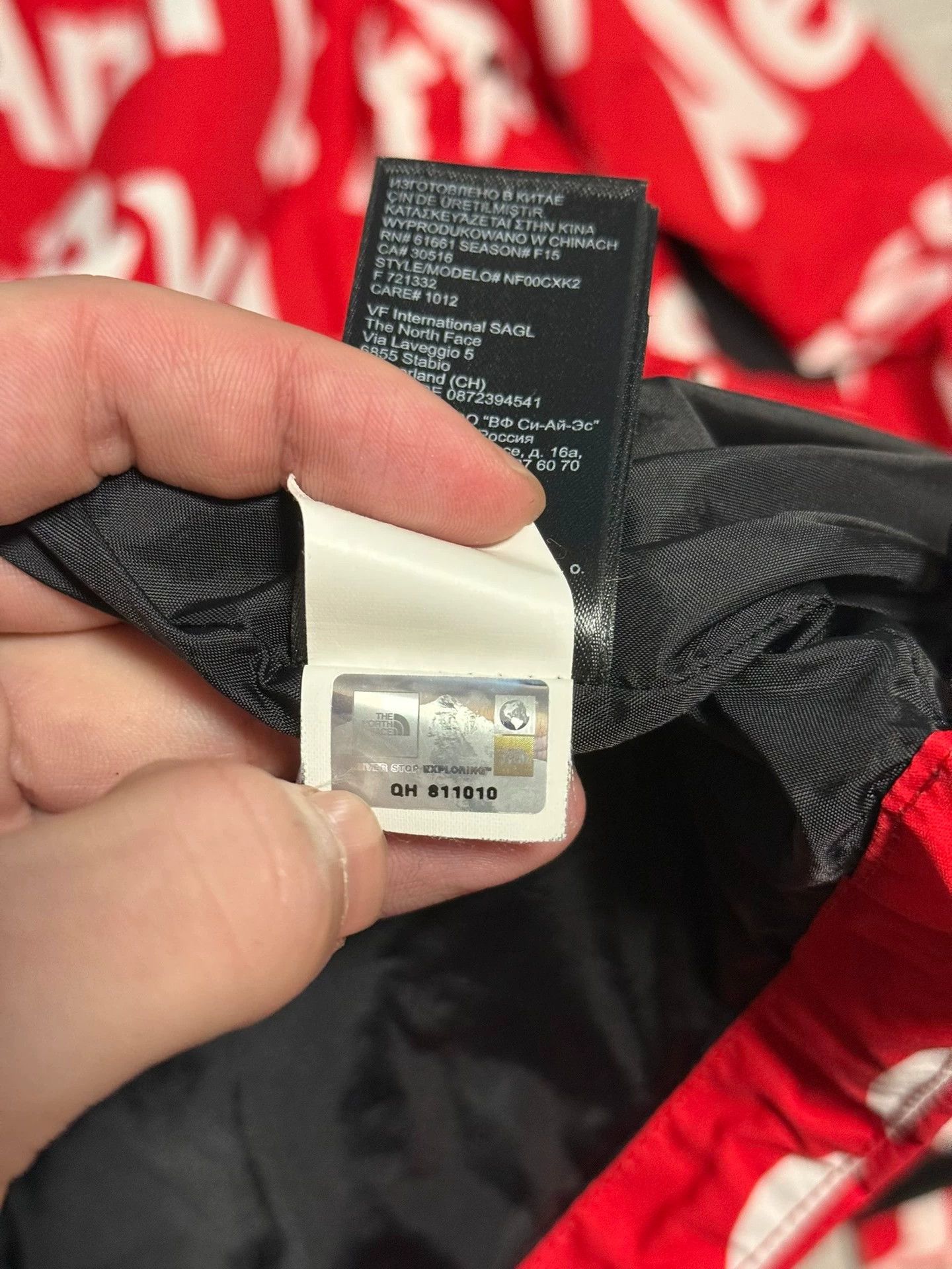 Supreme Supreme x The North Face Red Graffiti Jacket L Size US L / EU 52-54 / 3 - 9 Thumbnail