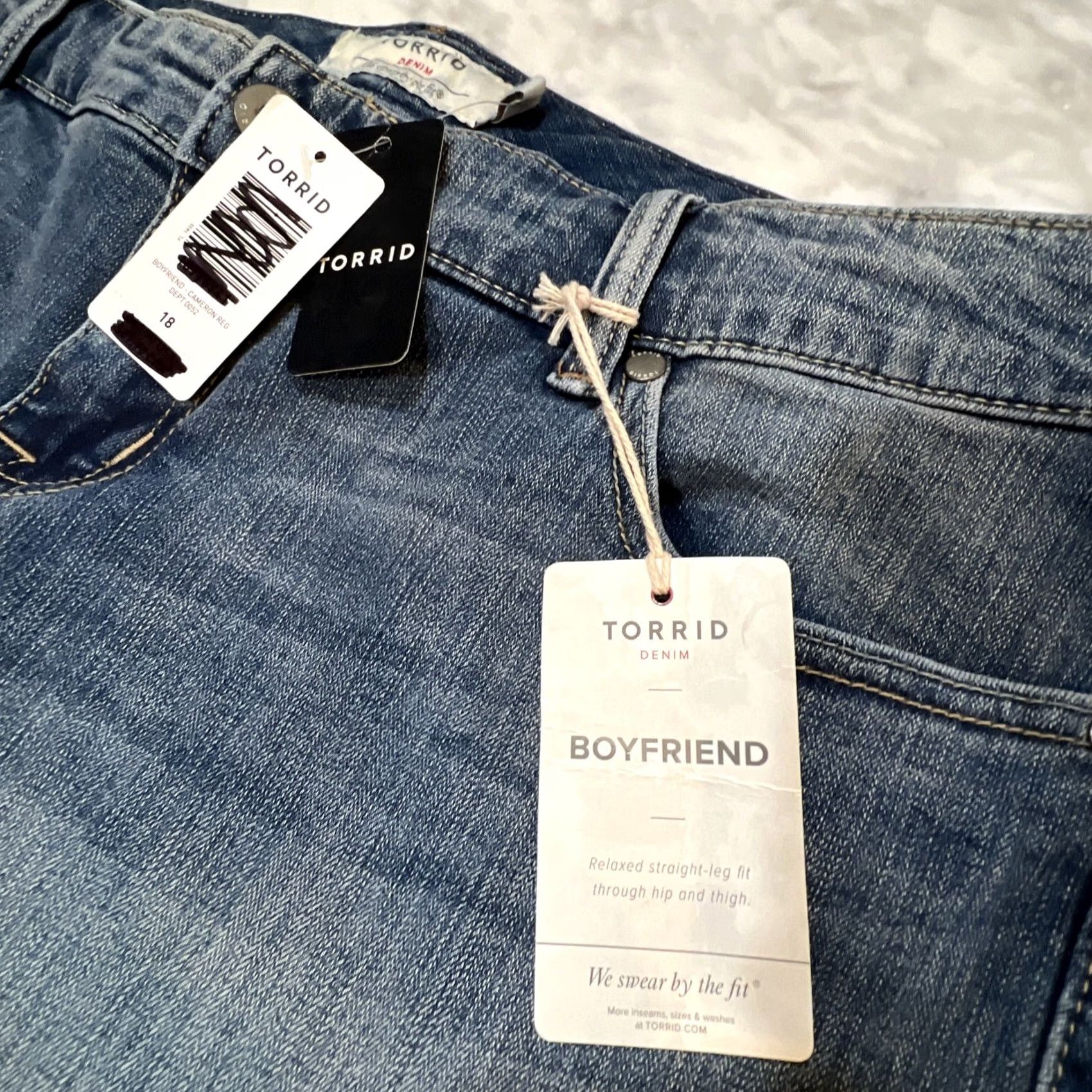 Torrid Torrid Jeans Women’s 18R Boyfriend Cameron Reg Relaxed Straight Leg NWT Denim Blue Size 40" / US 18 - 4 Thumbnail